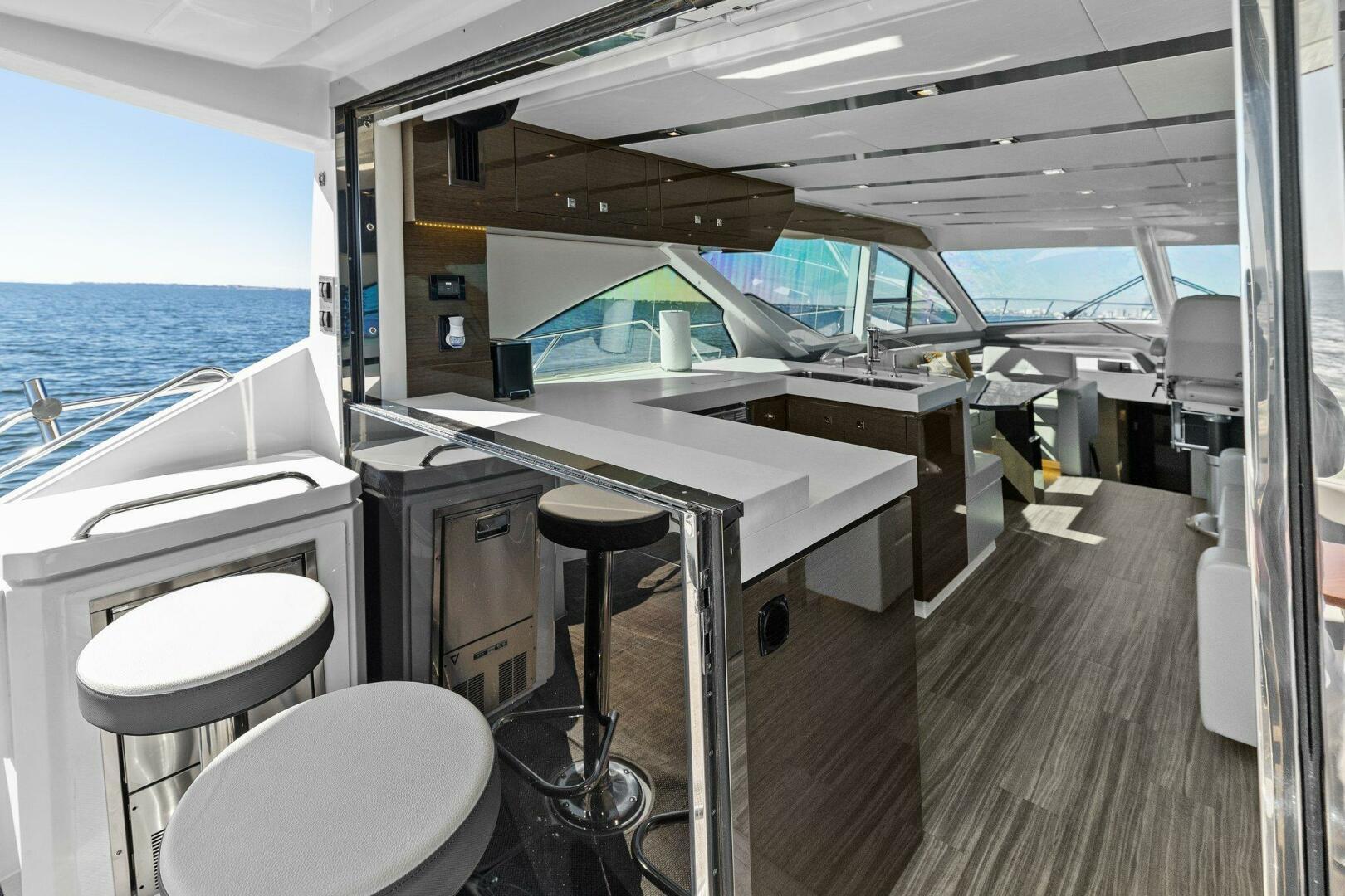 2019-cruisers-yachts-cantius-60-fly-power-9686642-976517410-0-090420250820-41