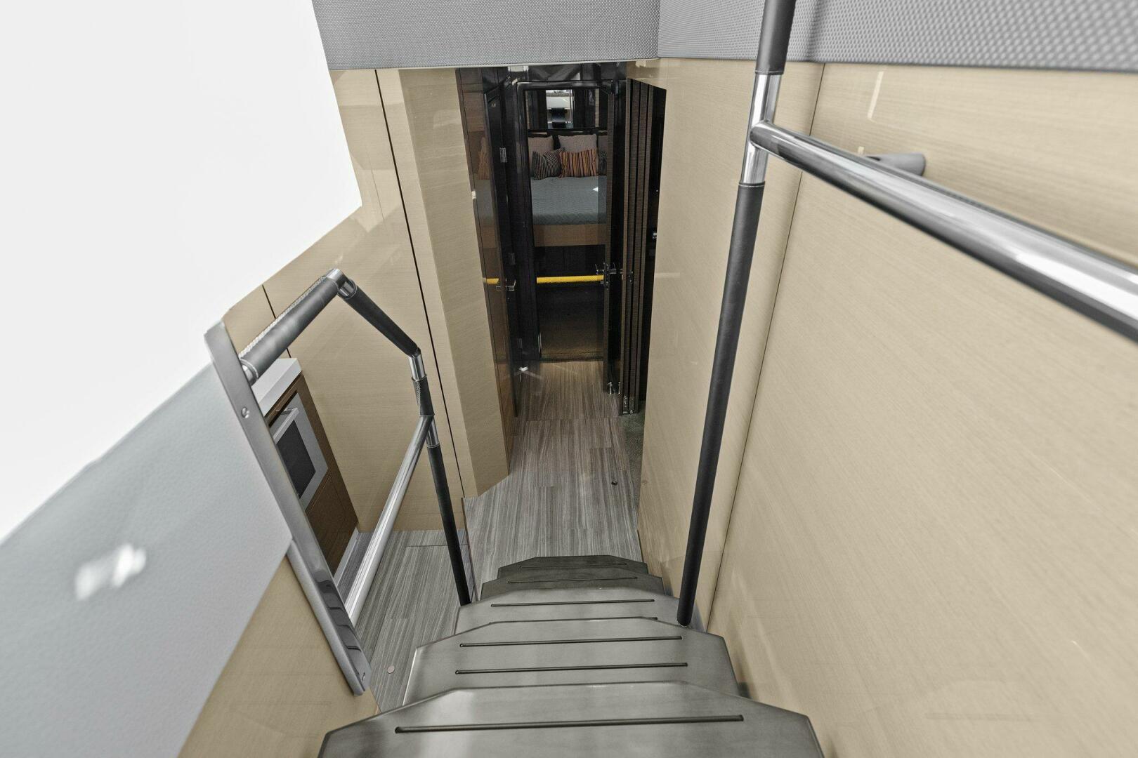 2019-cruisers-yachts-cantius-60-fly-power-9686642-976517416-0-090420250821-52