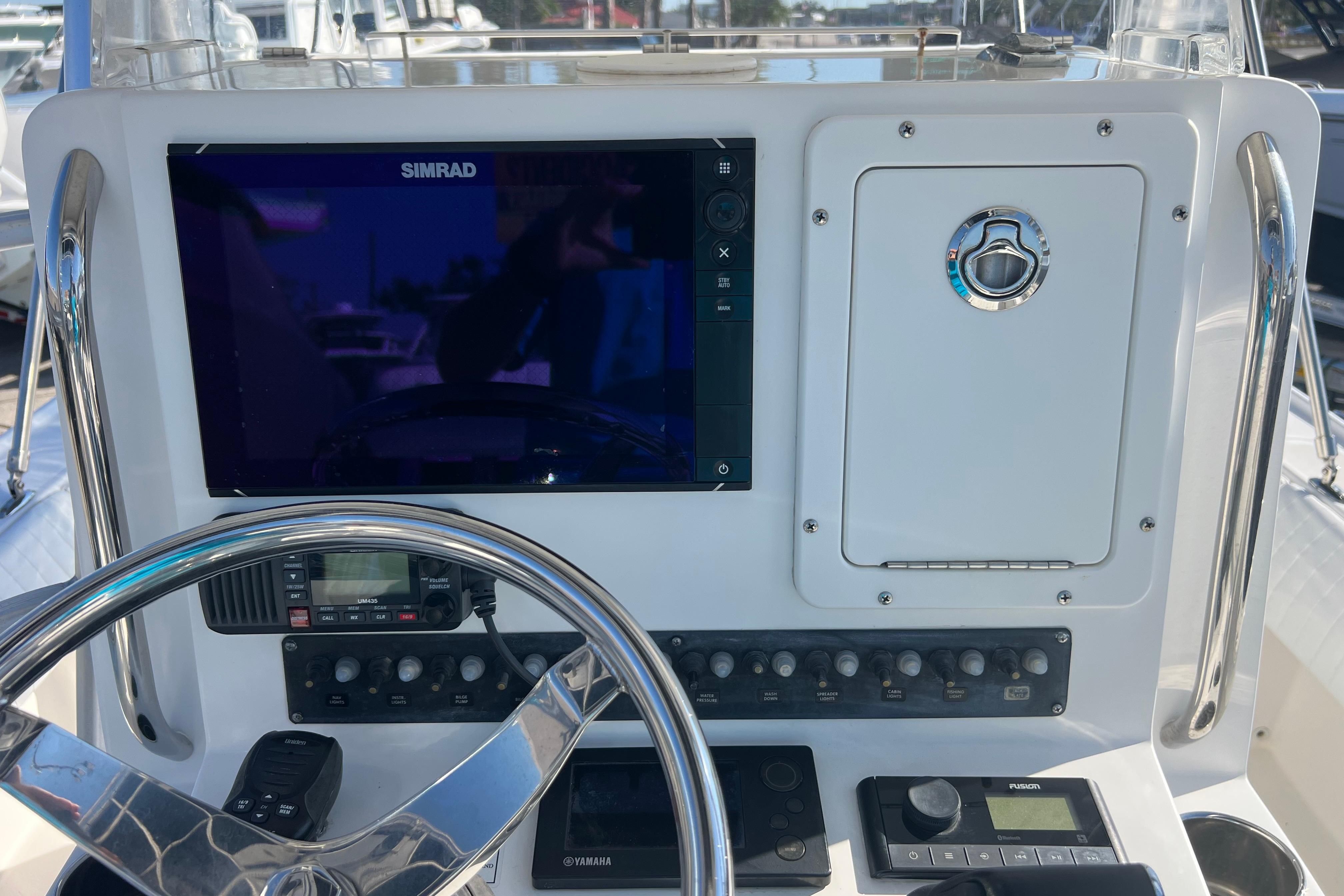 2015 Contender 25 Bay-7