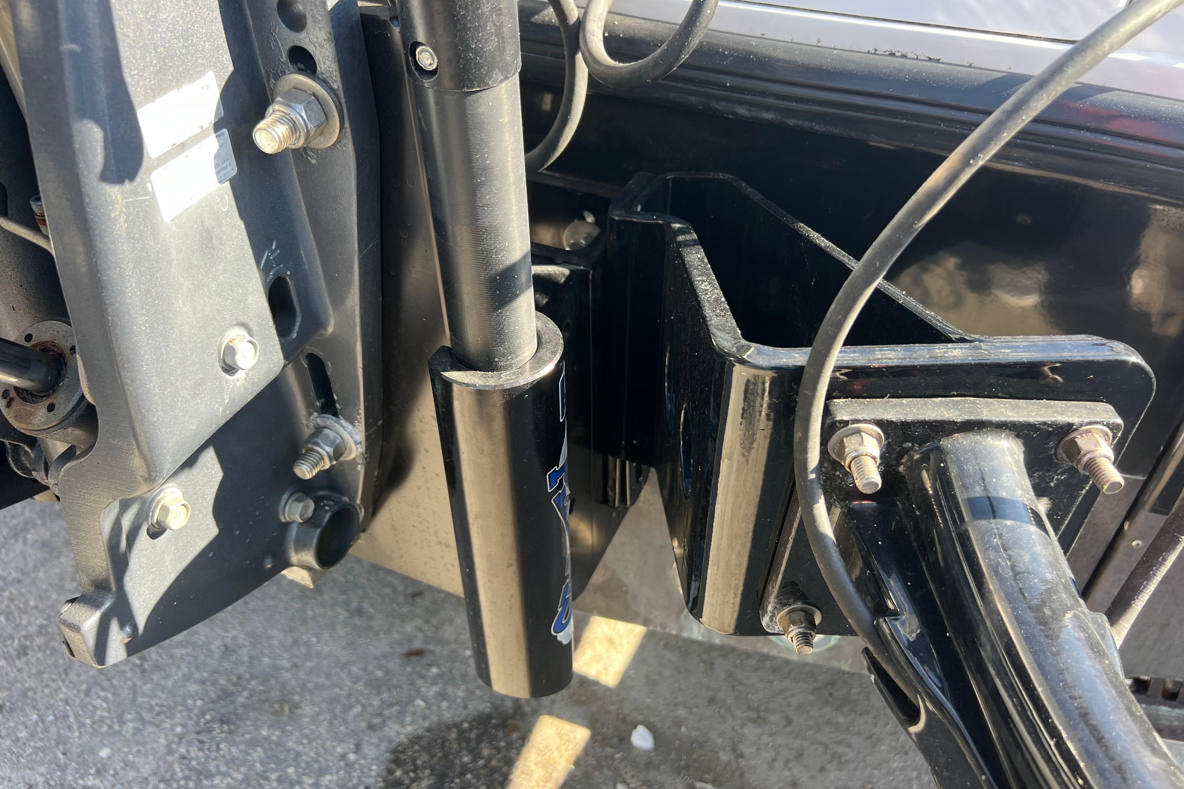 2015 Contender 25 Bay-16