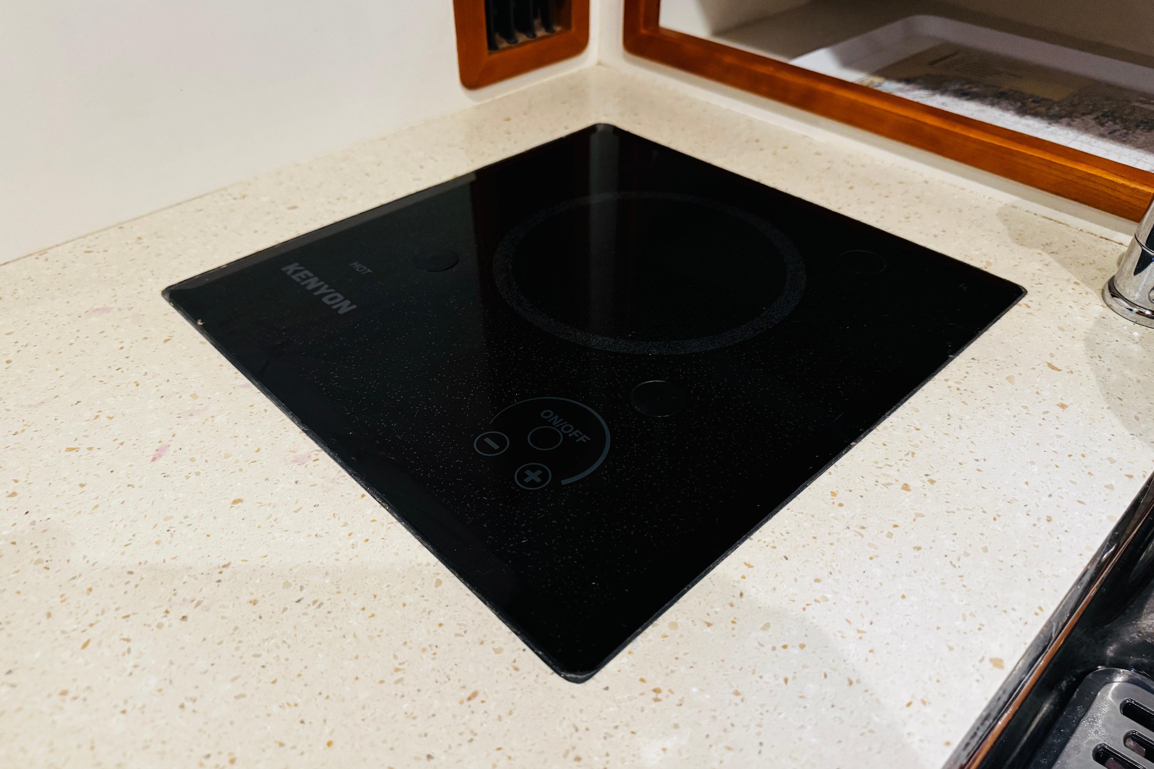 Kenyon cooktop on MJM 36z Express 2015 yachtu0027s countertop.