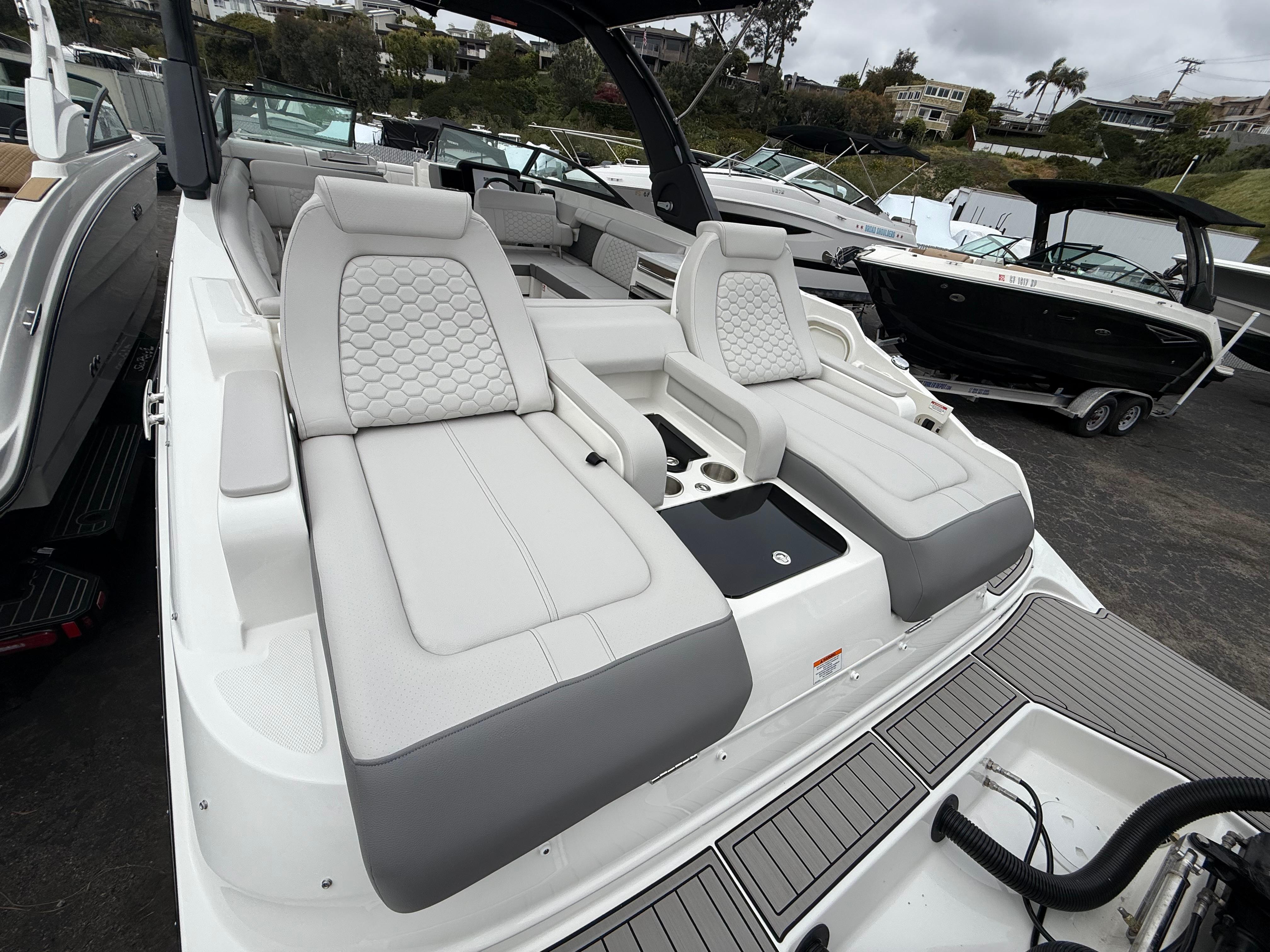 2025 Sea Ray 290 Sundeck Outboard #S1801B inventory image at Sun Country Marine Group, Newport Beach 2025 Sea Ray 290 Sundeck Outboard #S1801B inventory image at Sun Country Marine Group, Newport Beach