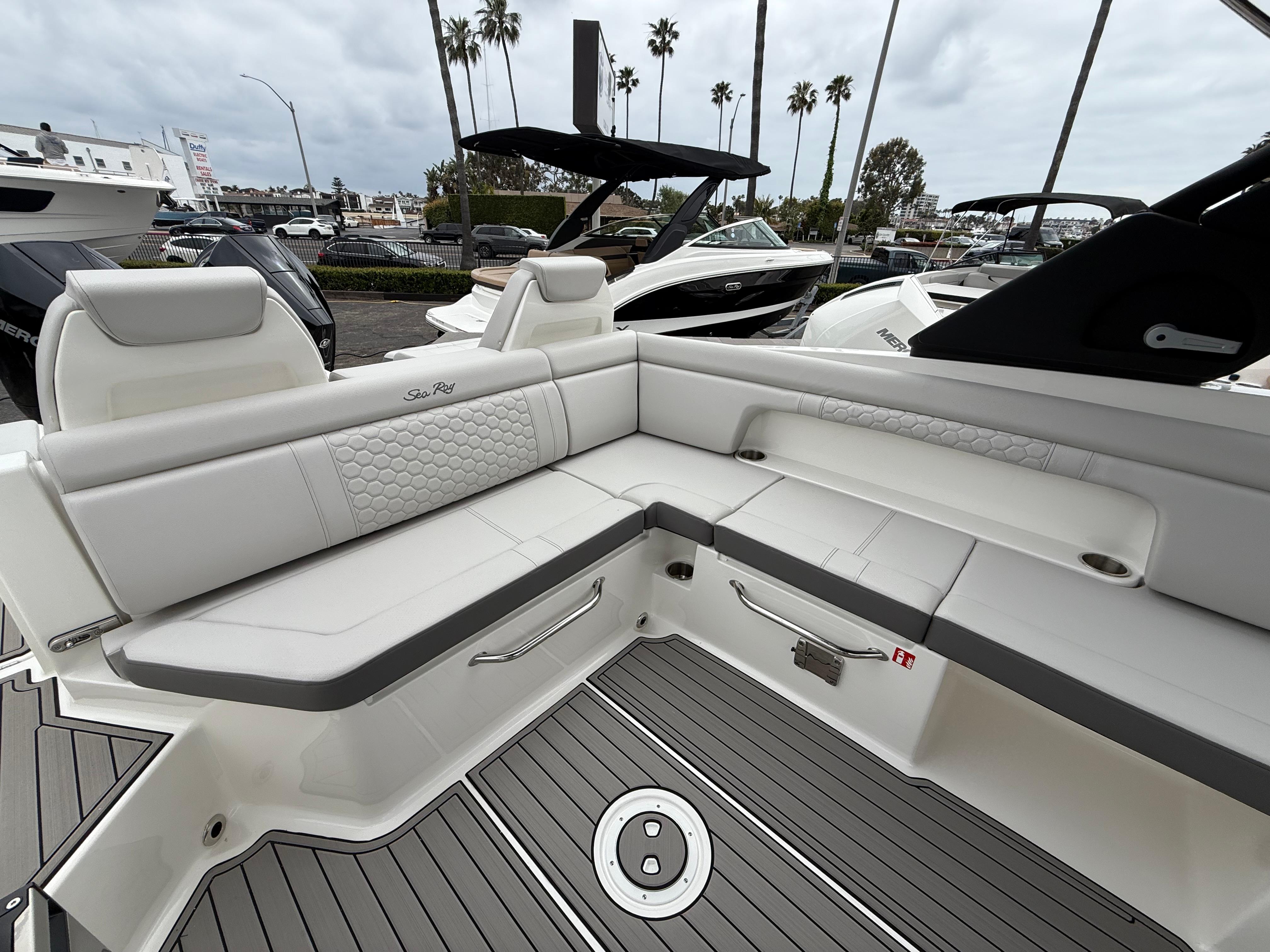 2025 Sea Ray 290 Sundeck Outboard #S1801B inventory image at Sun Country Marine Group, Newport Beach 2025 Sea Ray 290 Sundeck Outboard #S1801B inventory image at Sun Country Marine Group, Newport Beach
