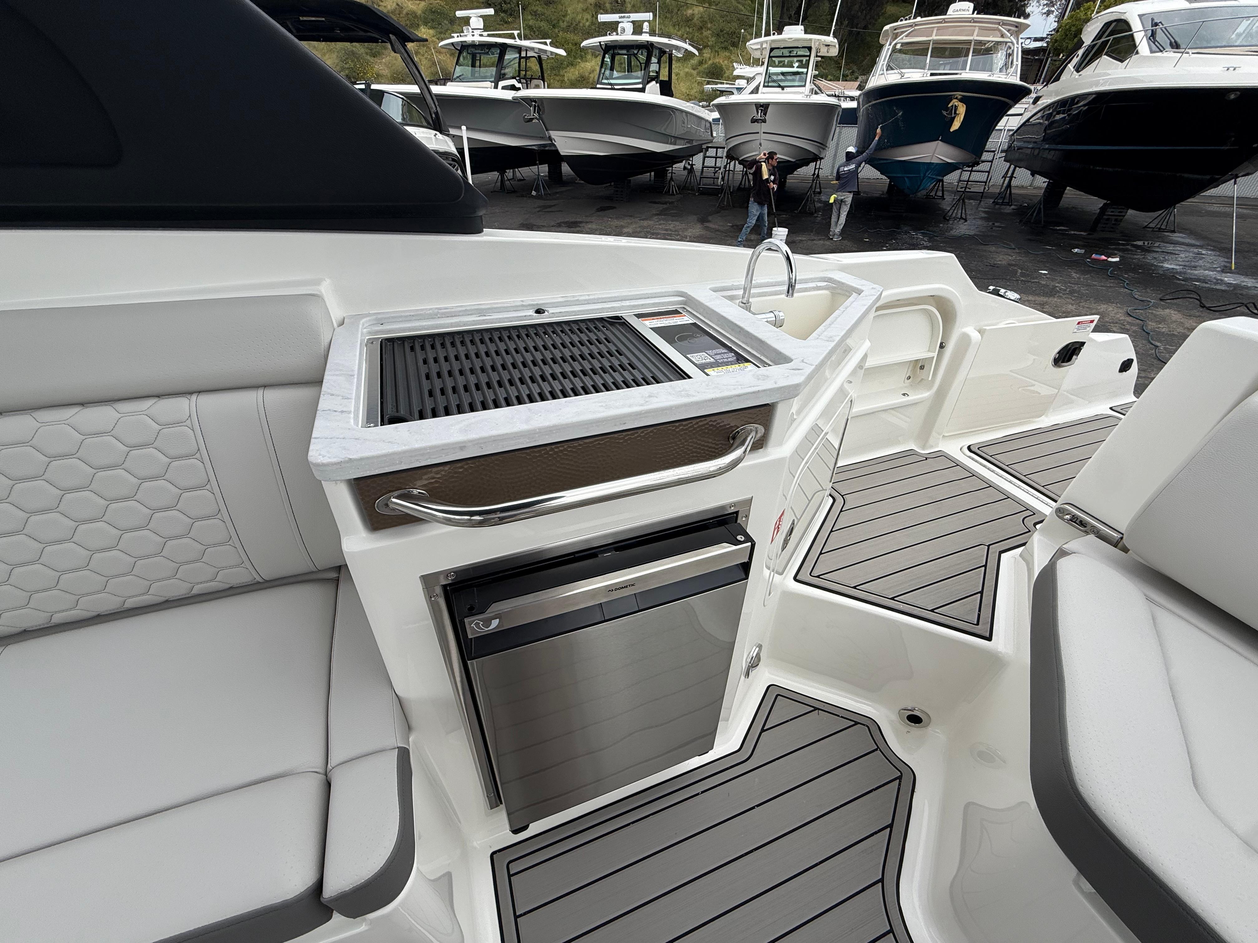 2025 Sea Ray 290 Sundeck Outboard #S1801B inventory image at Sun Country Marine Group, Newport Beach 2025 Sea Ray 290 Sundeck Outboard #S1801B inventory image at Sun Country Marine Group, Newport Beach