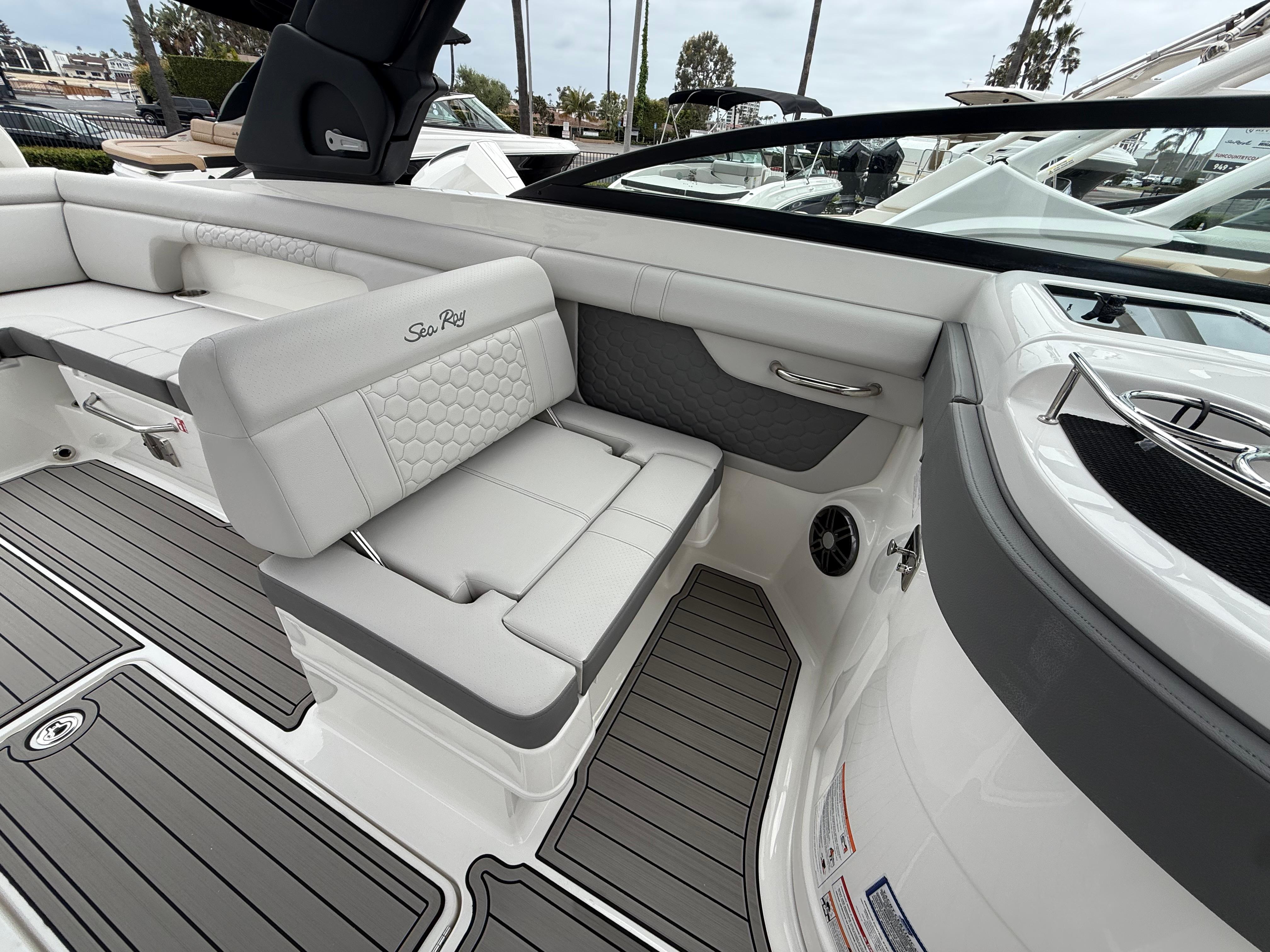 2025 Sea Ray 290 Sundeck Outboard #S1801B inventory image at Sun Country Marine Group, Newport Beach 2025 Sea Ray 290 Sundeck Outboard #S1801B inventory image at Sun Country Marine Group, Newport Beach