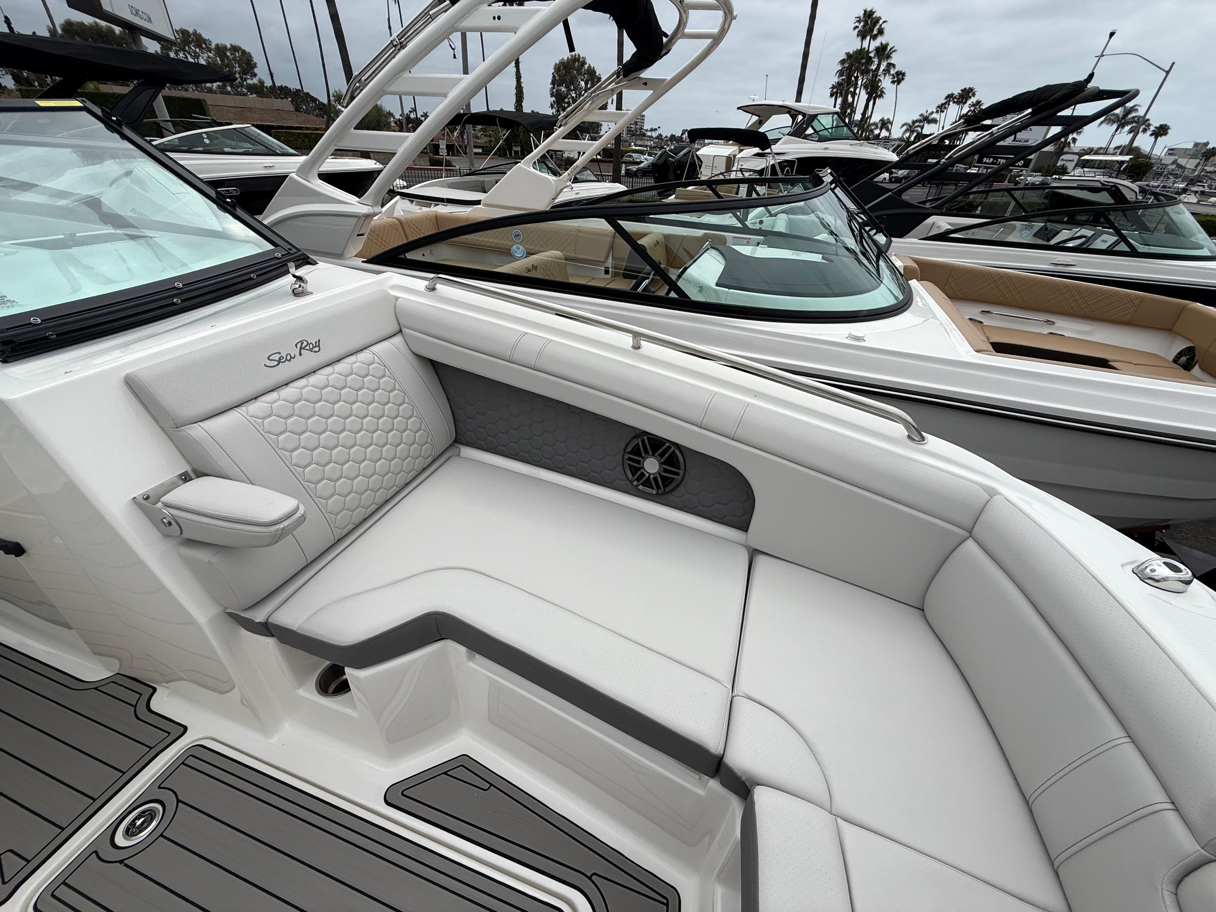 2025 Sea Ray 290 Sundeck Outboard #S1801B inventory image at Sun Country Marine Group, Newport Beach 2025 Sea Ray 290 Sundeck Outboard #S1801B inventory image at Sun Country Marine Group, Newport Beach