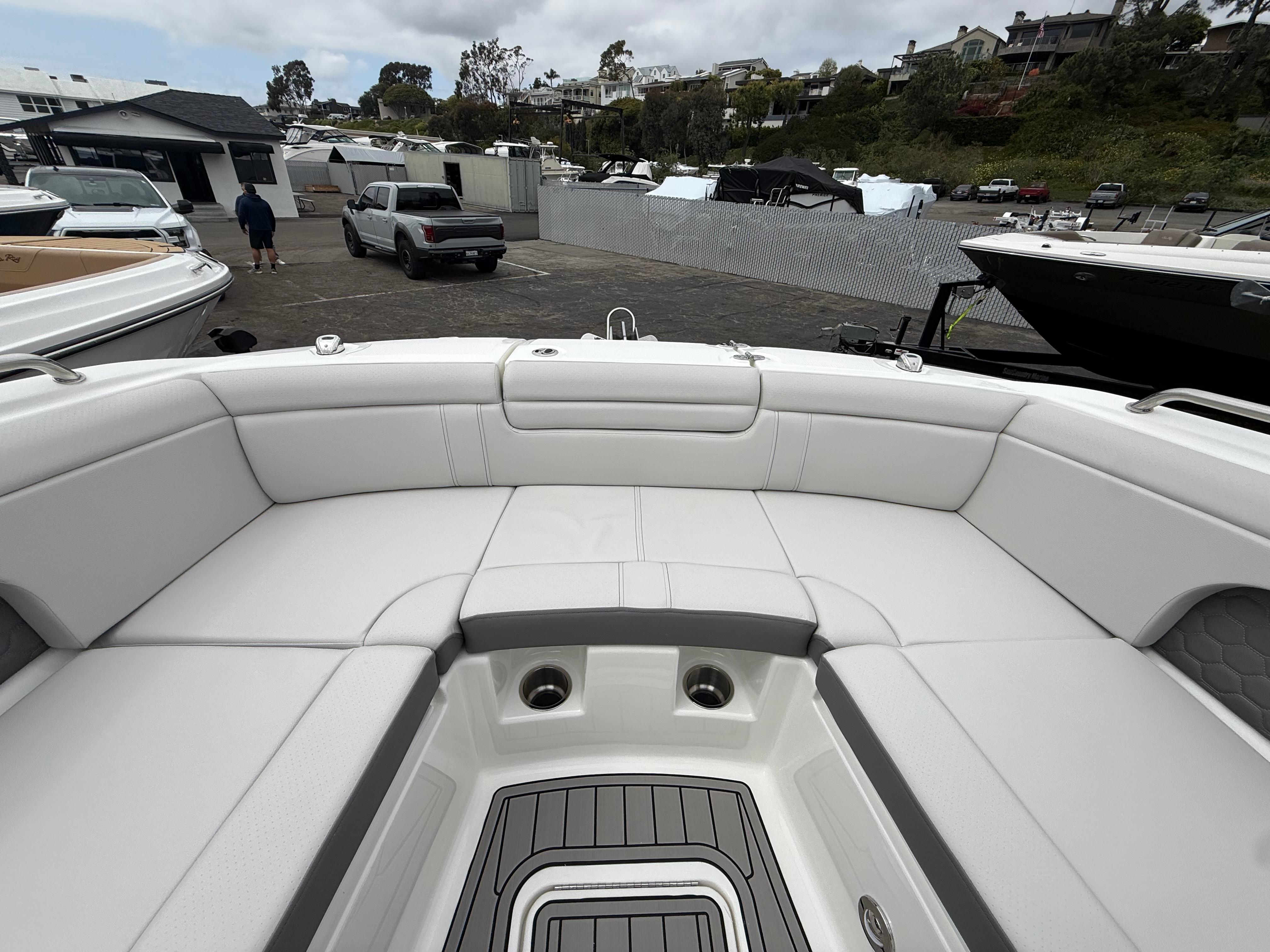 2025 Sea Ray 290 Sundeck Outboard #S1801B inventory image at Sun Country Marine Group, Newport Beach 2025 Sea Ray 290 Sundeck Outboard #S1801B inventory image at Sun Country Marine Group, Newport Beach