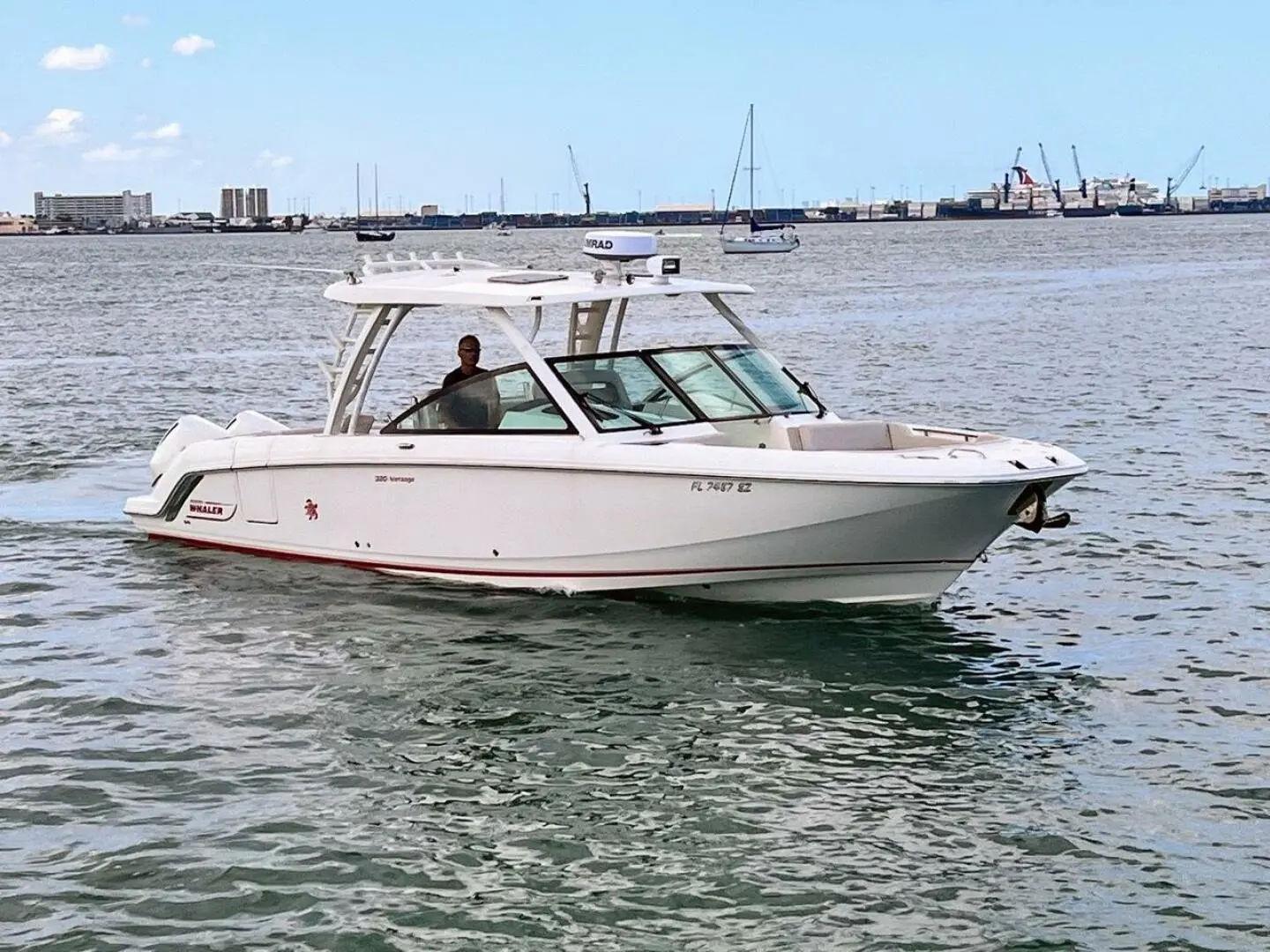  Yacht Photos Pics 2021-Boston-Whaler-320-Vantage