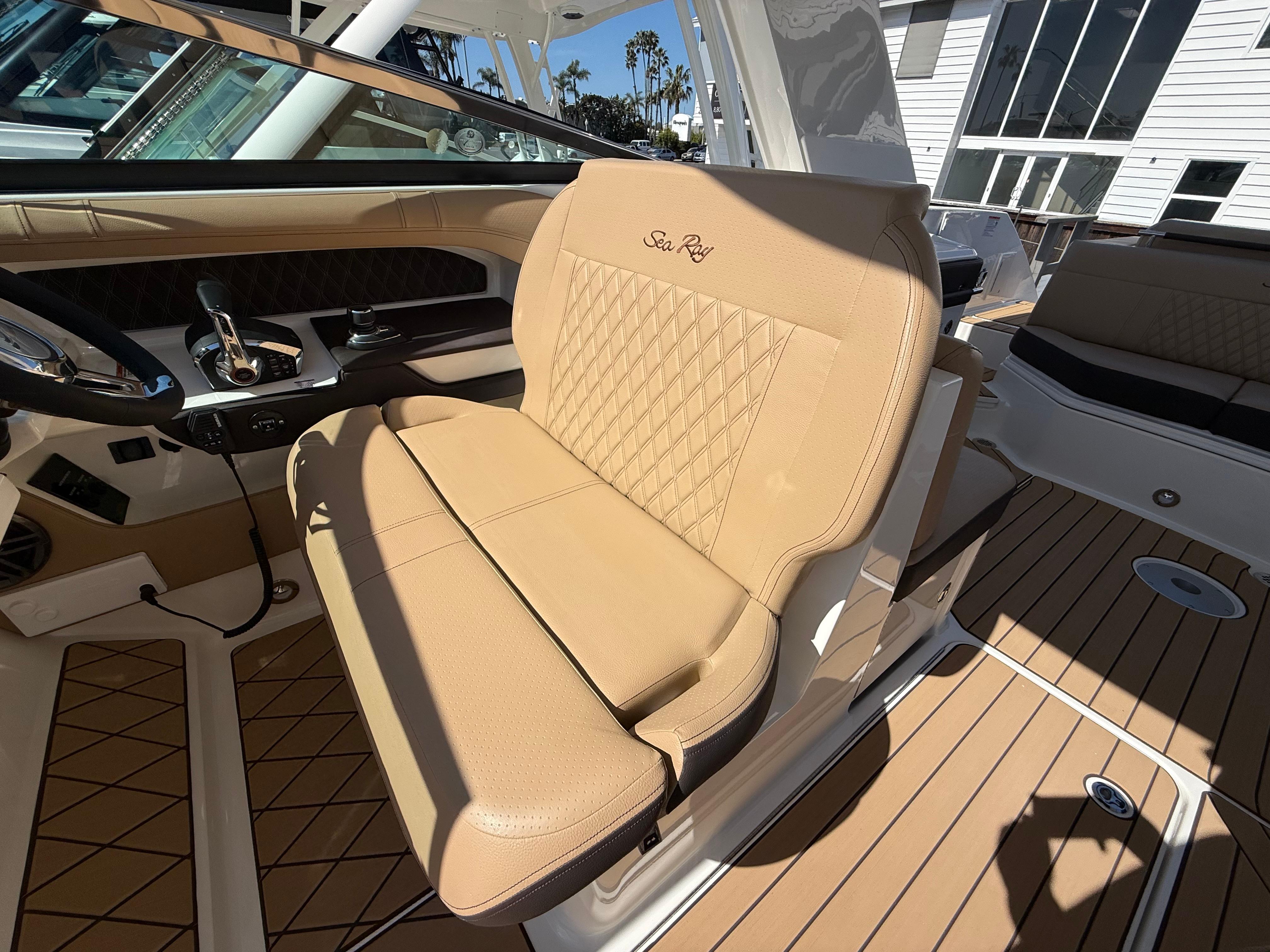 2025 Sea Ray SLX 310 Outboard #S1677A inventory image at Sun Country Marine Group, Newport Beach 2025 Sea Ray SLX 310 Outboard #S1677A inventory image at Sun Country Marine Group, Newport Beach