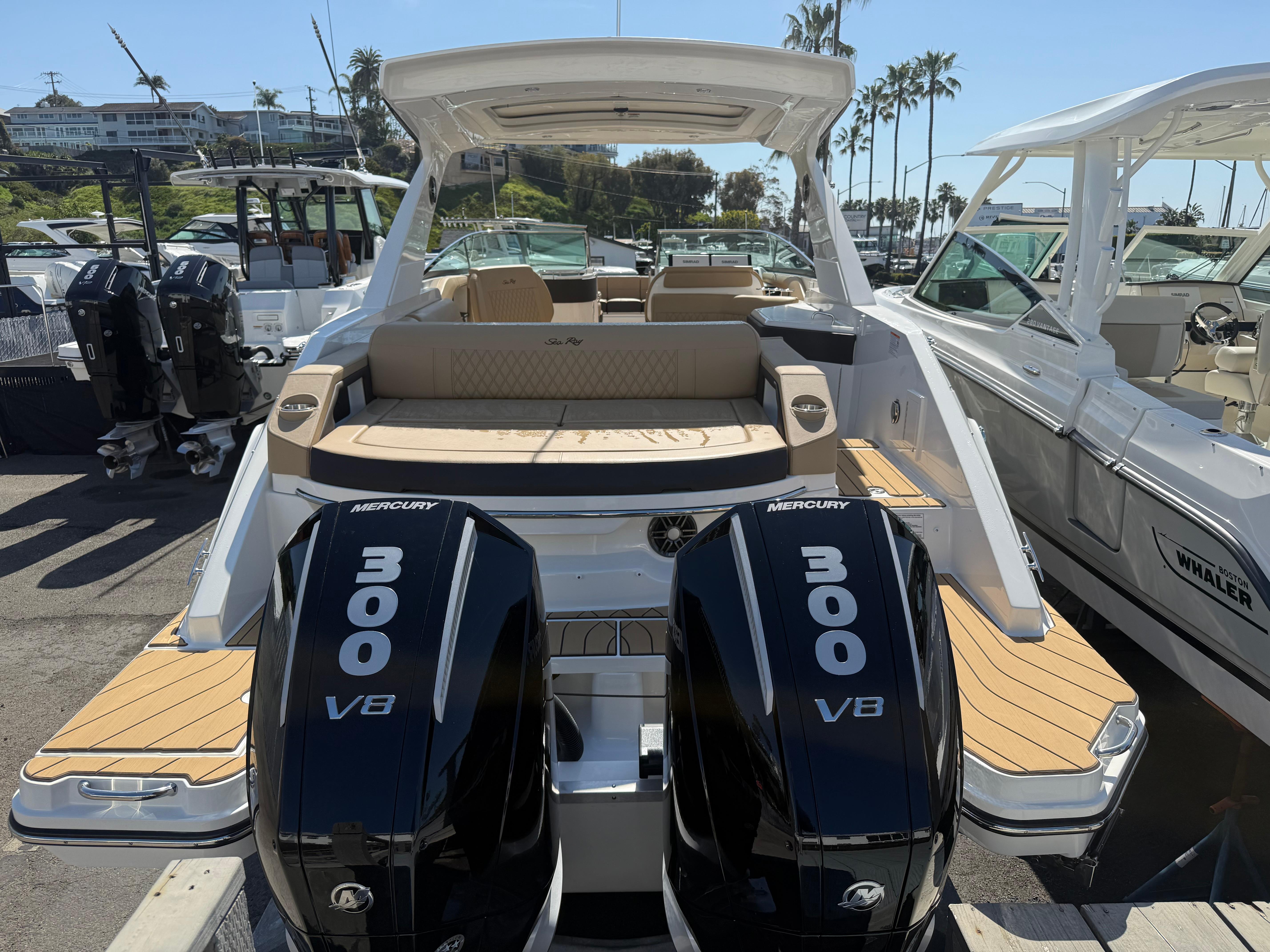 2025 Sea Ray SLX 310 Outboard #S1677A inventory image at Sun Country Marine Group, Newport Beach 2025 Sea Ray SLX 310 Outboard #S1677A inventory image at Sun Country Marine Group, Newport Beach