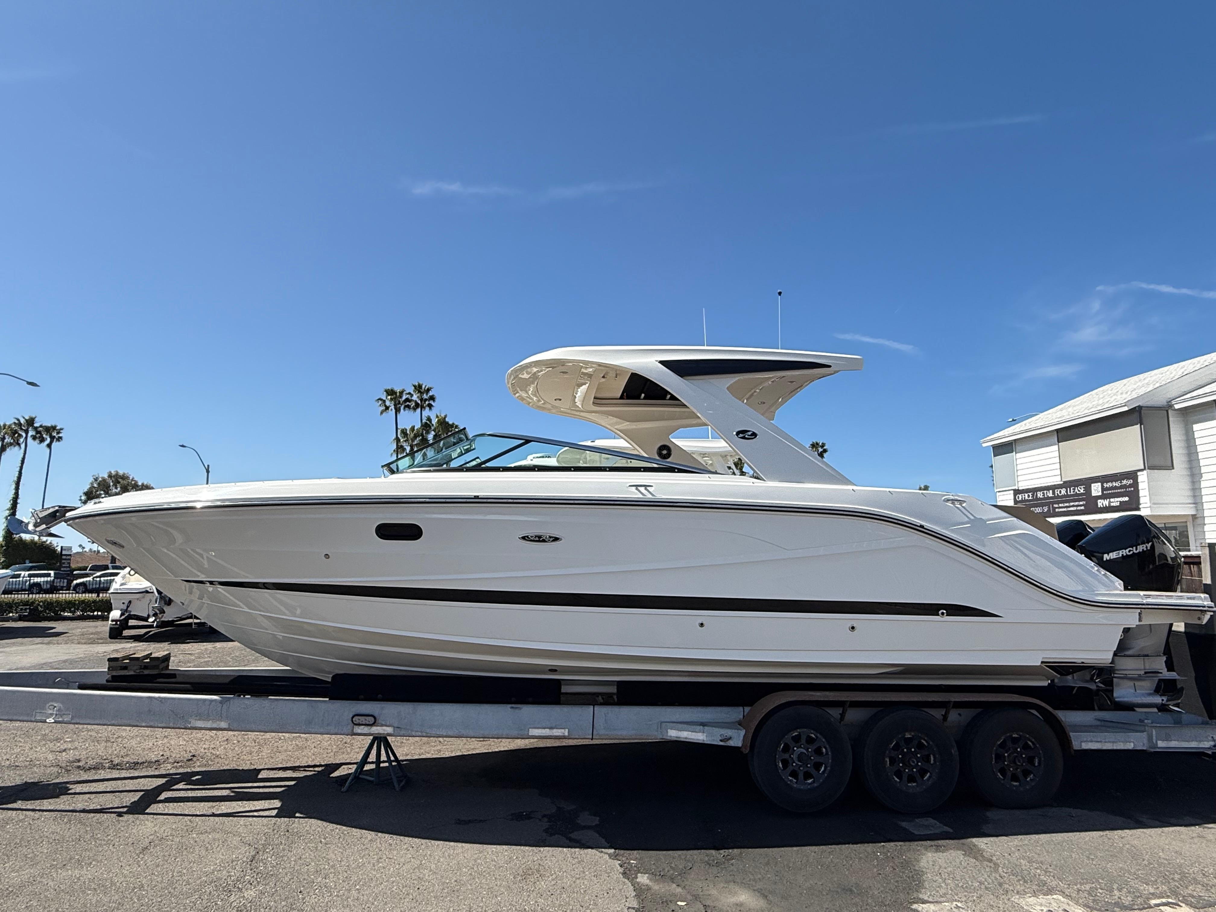 2025 Sea Ray SLX 310 OB #S1677A primary image