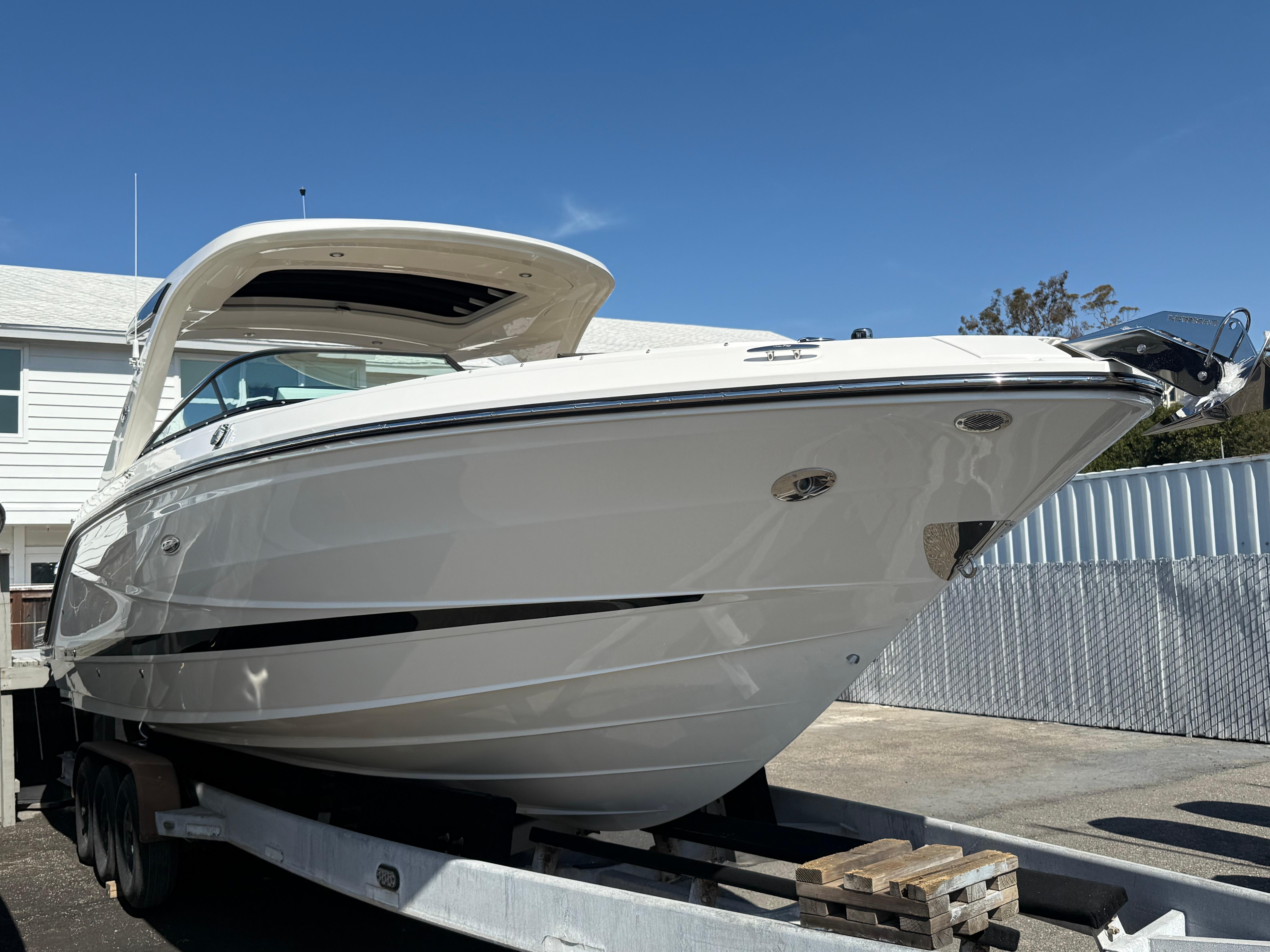 2025 Sea Ray SLX 310 Outboard #S1677A inventory image at Sun Country Marine Group, Newport Beach 2025 Sea Ray SLX 310 Outboard #S1677A inventory image at Sun Country Marine Group, Newport Beach