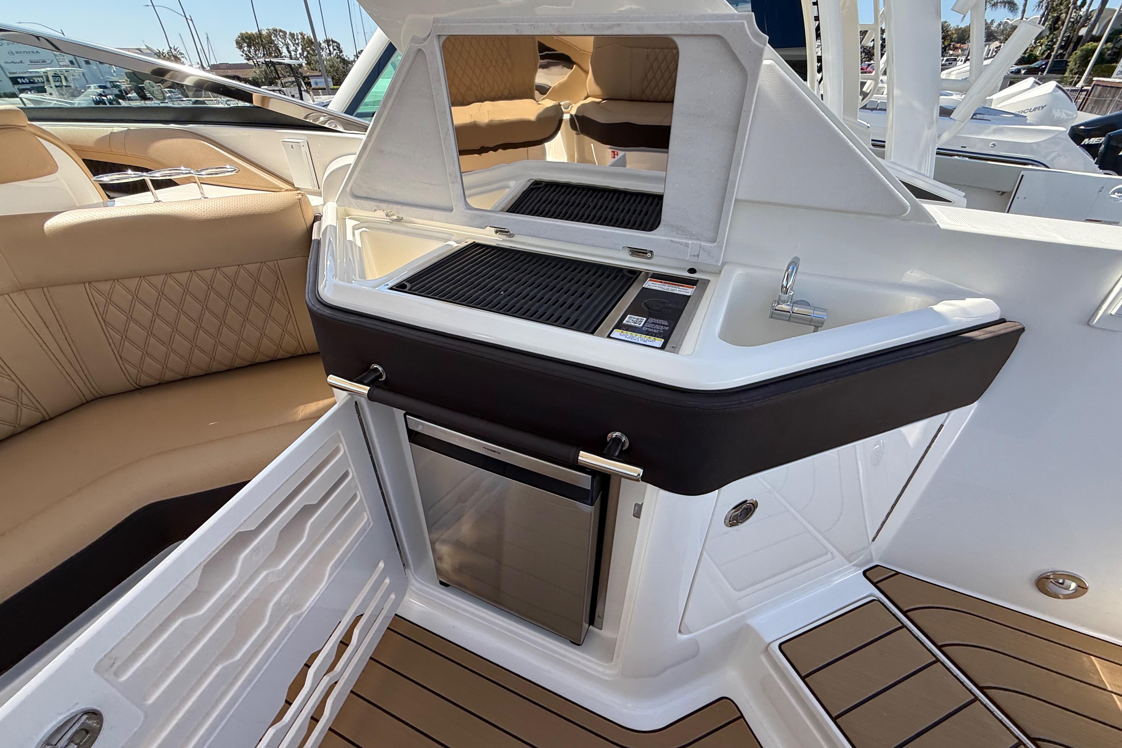 2025 Sea Ray SLX 310 Outboard #S1677A inventory image at Sun Country Marine Group, Newport Beach 2025 Sea Ray SLX 310 Outboard #S1677A inventory image at Sun Country Marine Group, Newport Beach