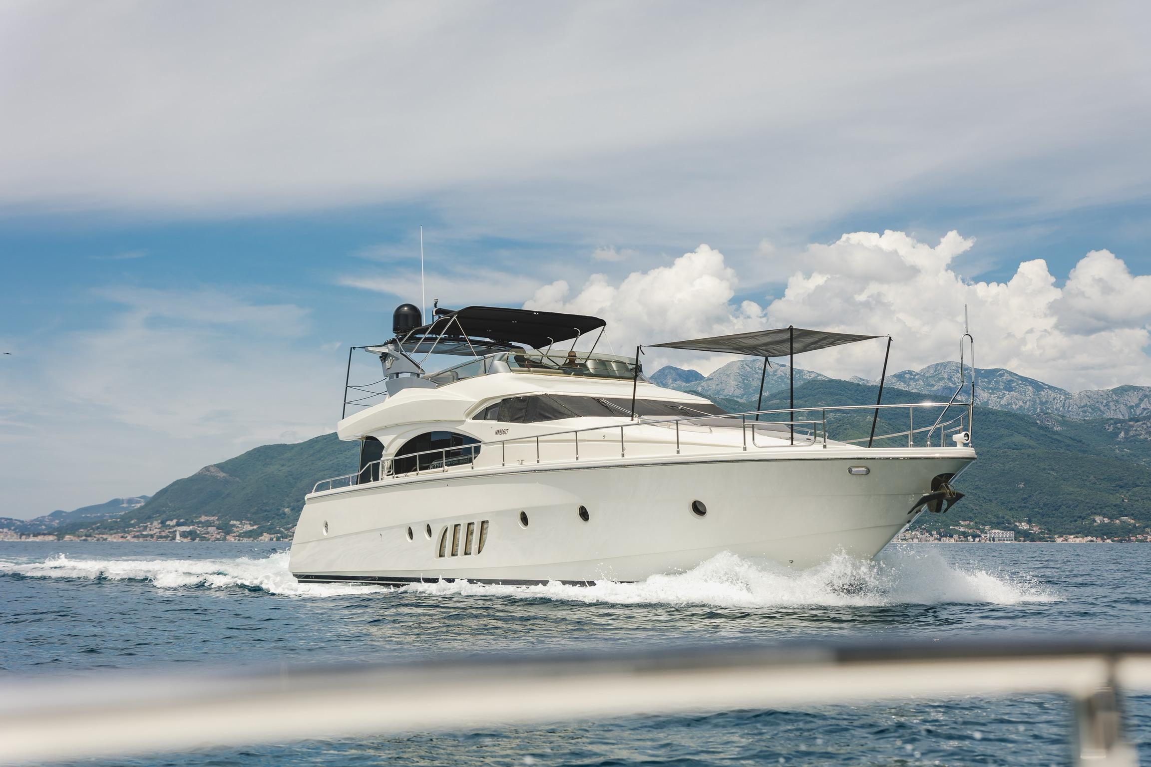 Lorena III Yacht Photos Pics 