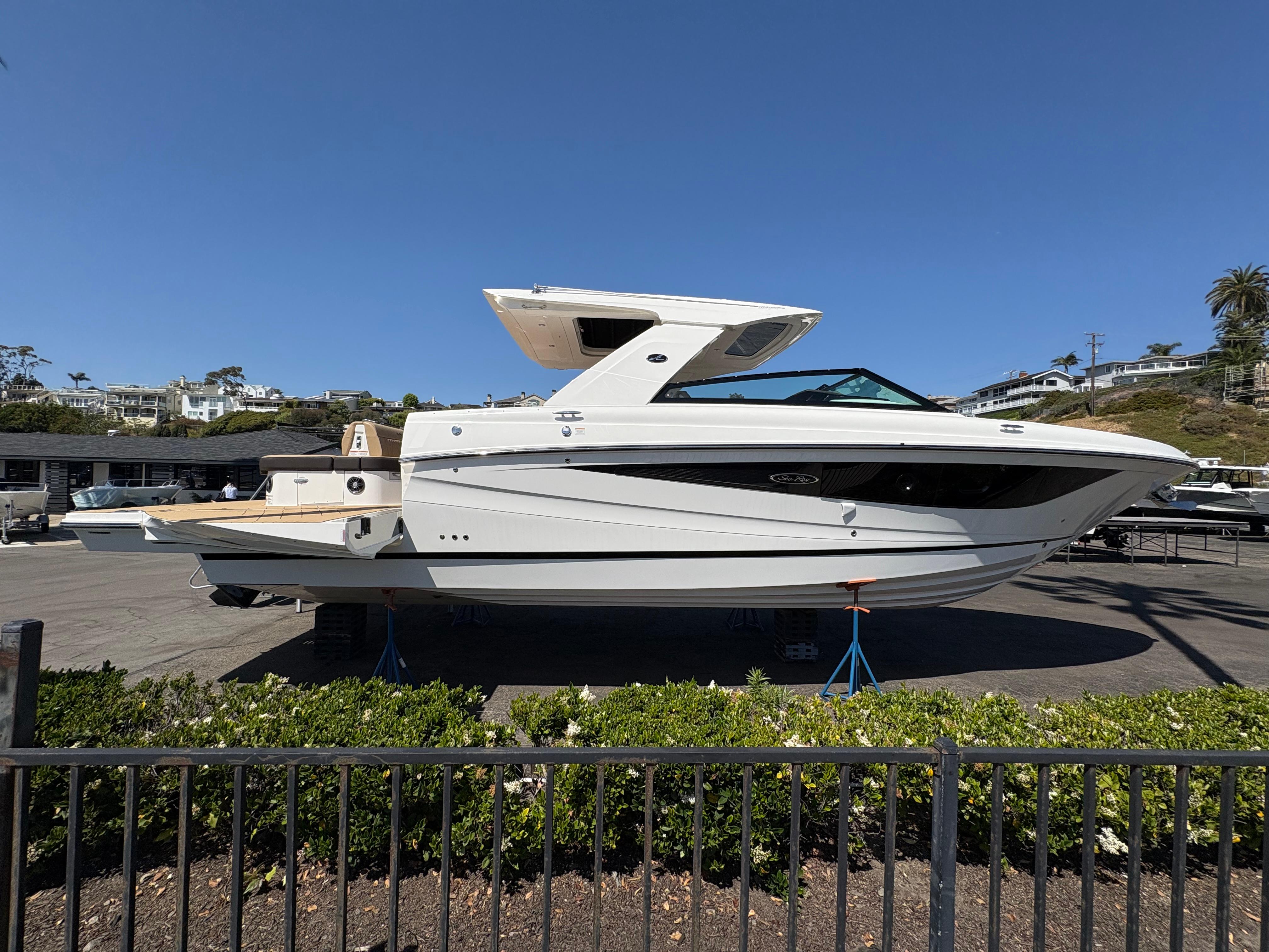2025 Sea Ray SLX 400 #S1417L inventory image at Sun Country Marine Group, Newport Beach 2025 Sea Ray SLX 400 #S1417L inventory image at Sun Country Marine Group, Newport Beach