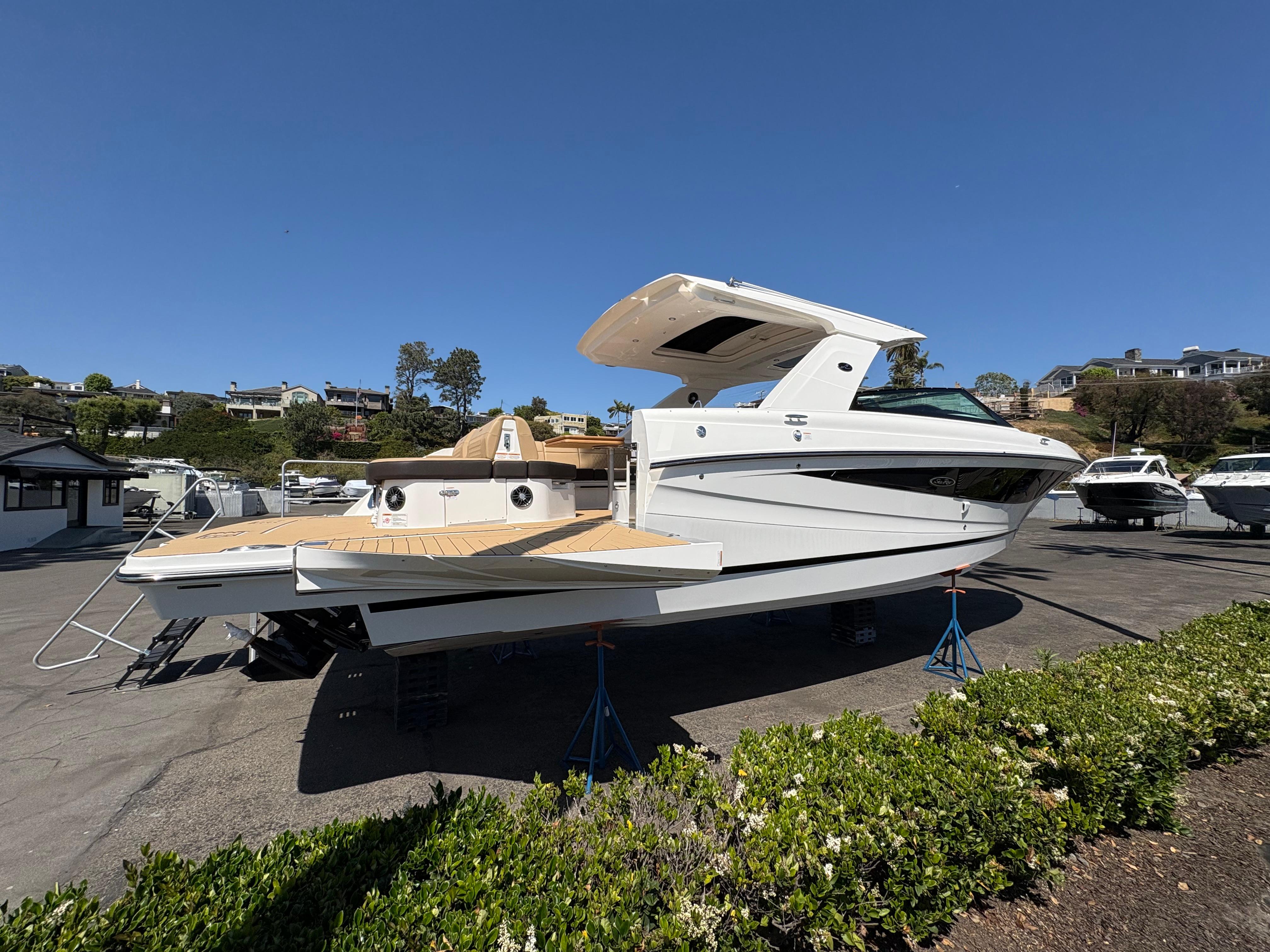 2025 Sea Ray SLX 400 #S1417L inventory image at Sun Country Marine Group, Newport Beach 2025 Sea Ray SLX 400 #S1417L inventory image at Sun Country Marine Group, Newport Beach