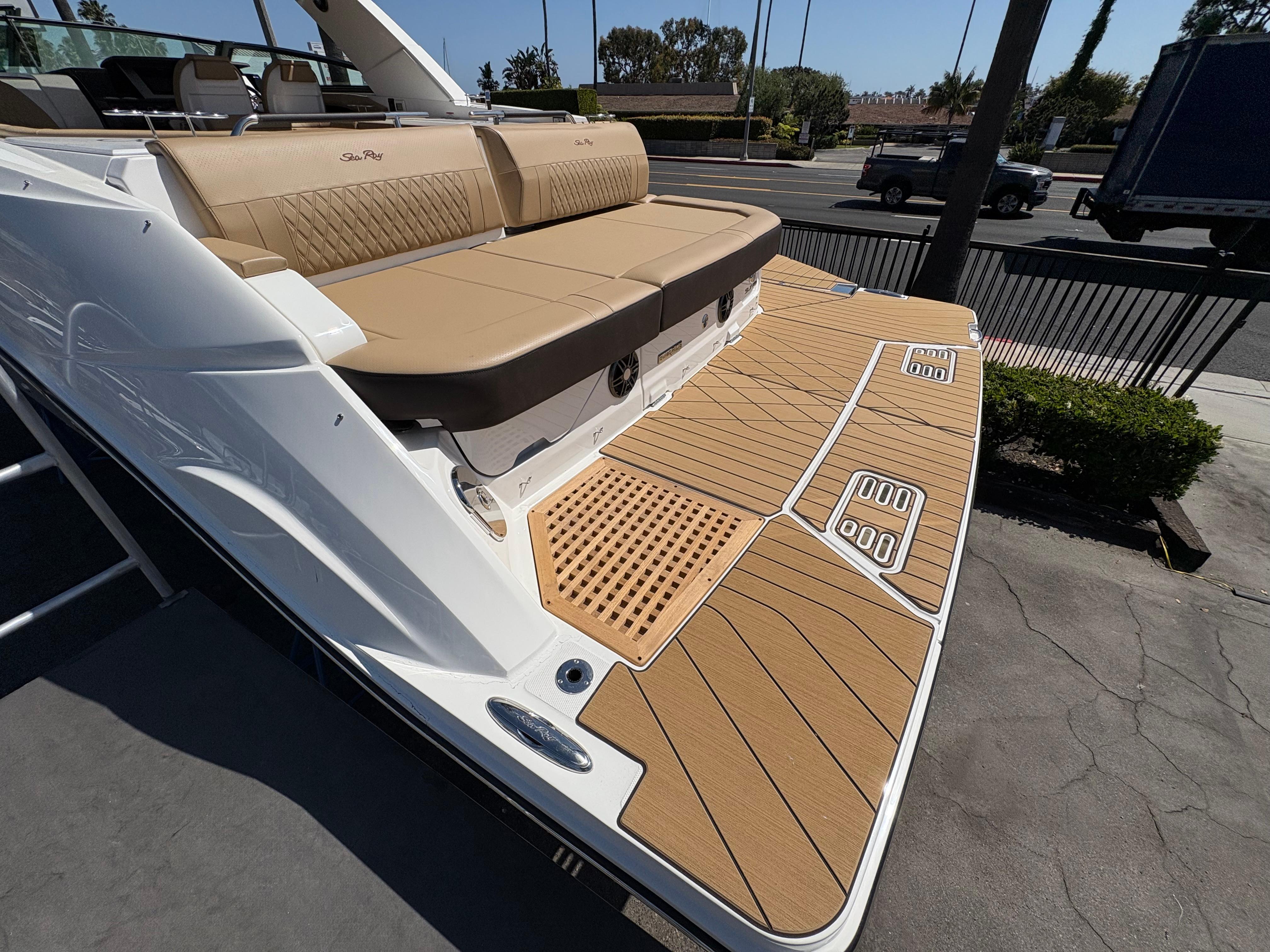 2025 Sea Ray SLX 400 #S1417L inventory image at Sun Country Marine Group, Newport Beach 2025 Sea Ray SLX 400 #S1417L inventory image at Sun Country Marine Group, Newport Beach