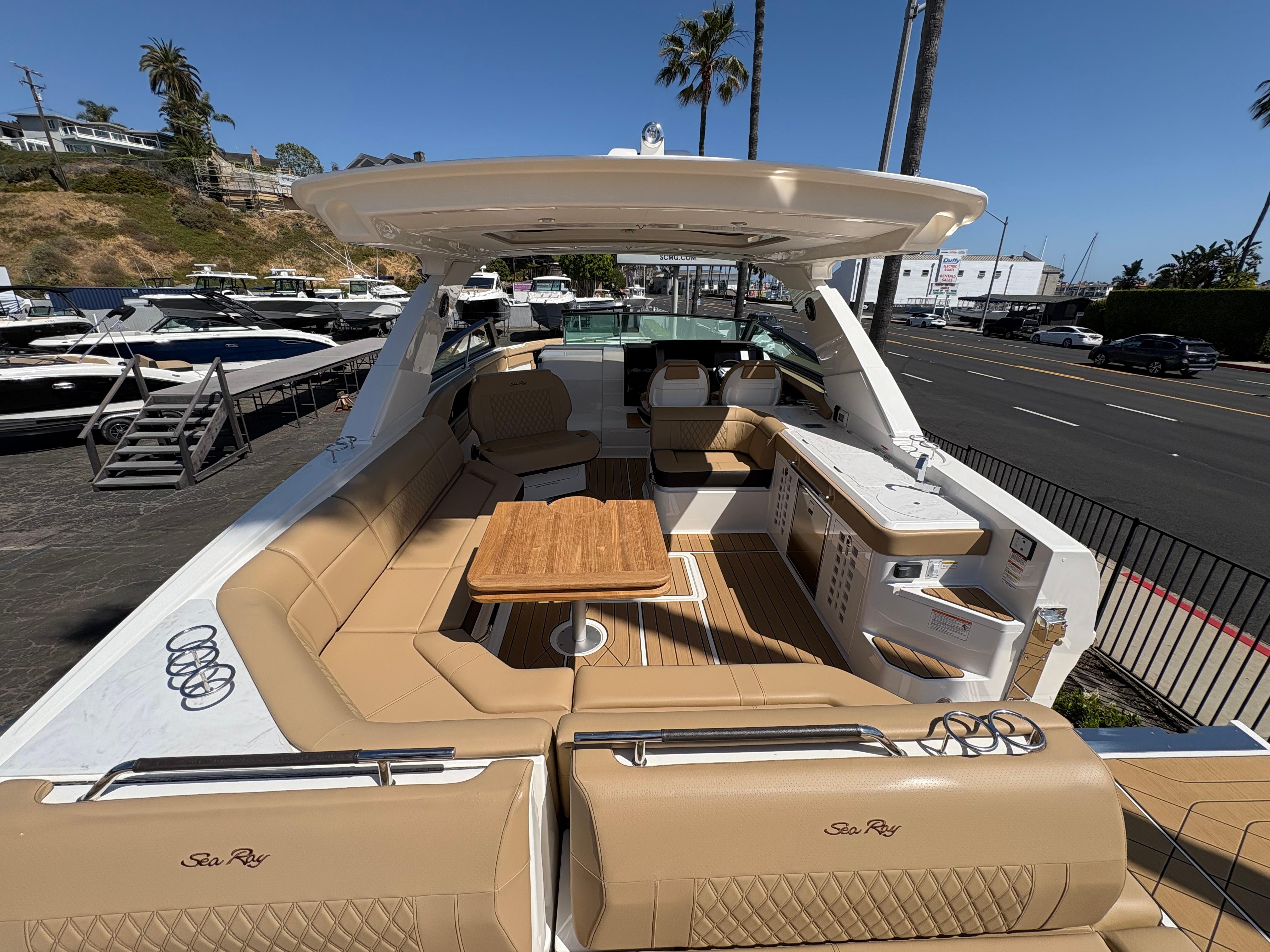 2025 Sea Ray SLX 400 #S1417L inventory image at Sun Country Marine Group, Newport Beach 2025 Sea Ray SLX 400 #S1417L inventory image at Sun Country Marine Group, Newport Beach