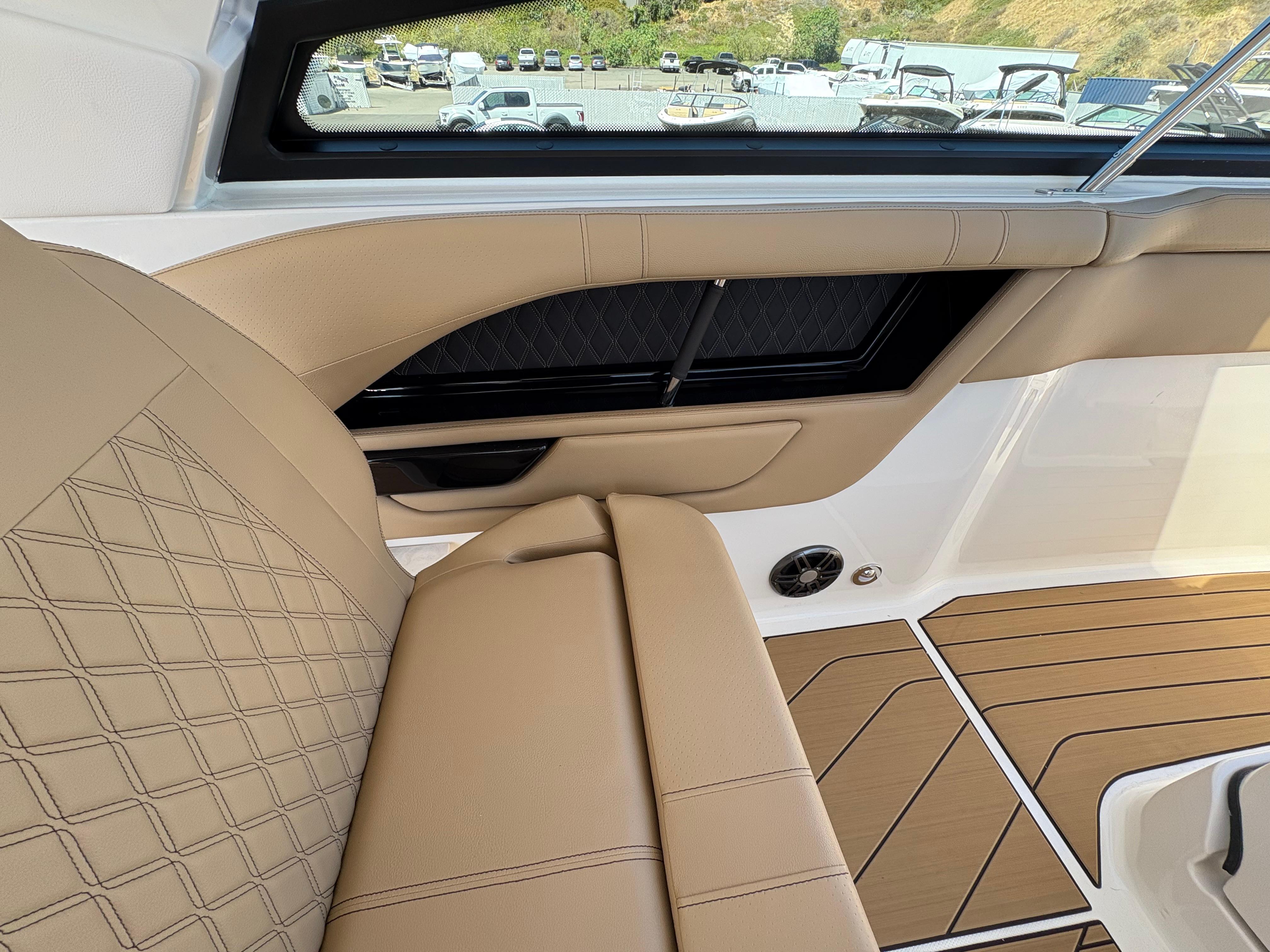 2025 Sea Ray SLX 400 #S1417L inventory image at Sun Country Marine Group, Newport Beach 2025 Sea Ray SLX 400 #S1417L inventory image at Sun Country Marine Group, Newport Beach
