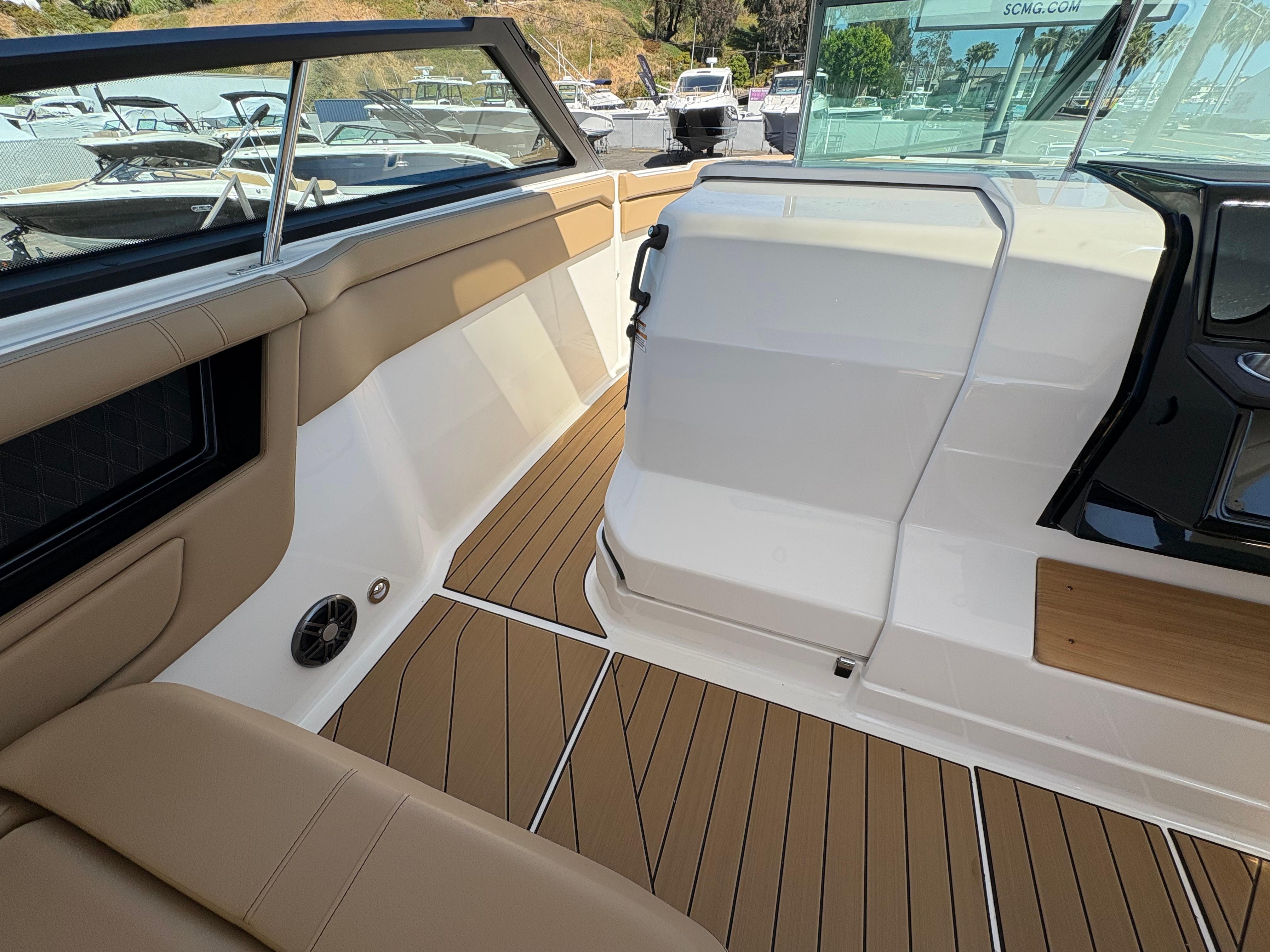 2025 Sea Ray SLX 400 #S1417L inventory image at Sun Country Marine Group, Newport Beach 2025 Sea Ray SLX 400 #S1417L inventory image at Sun Country Marine Group, Newport Beach