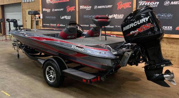 2015 Triton boat for sale, model of the boat is 18 TRX & Image # 3 of 14