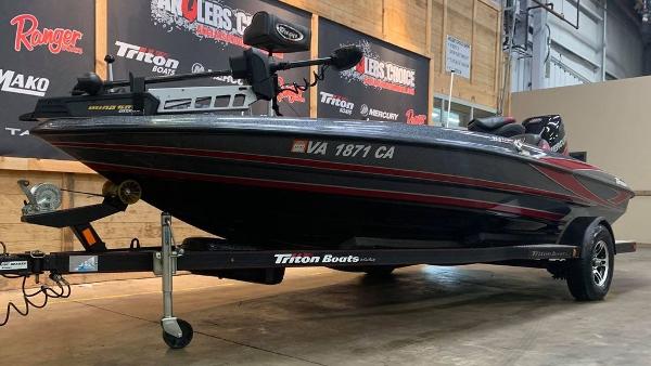 2015 Triton boat for sale, model of the boat is 18 TRX & Image # 5 of 14