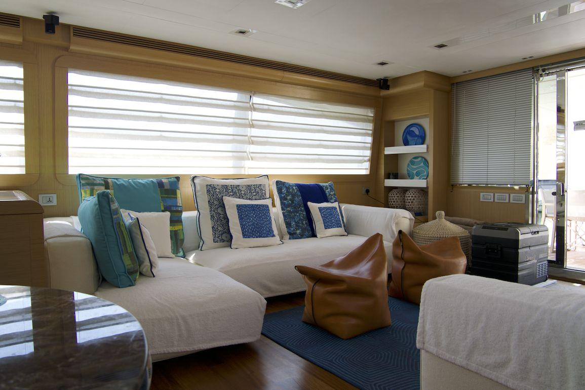 2010 Ferretti Yachts 81 