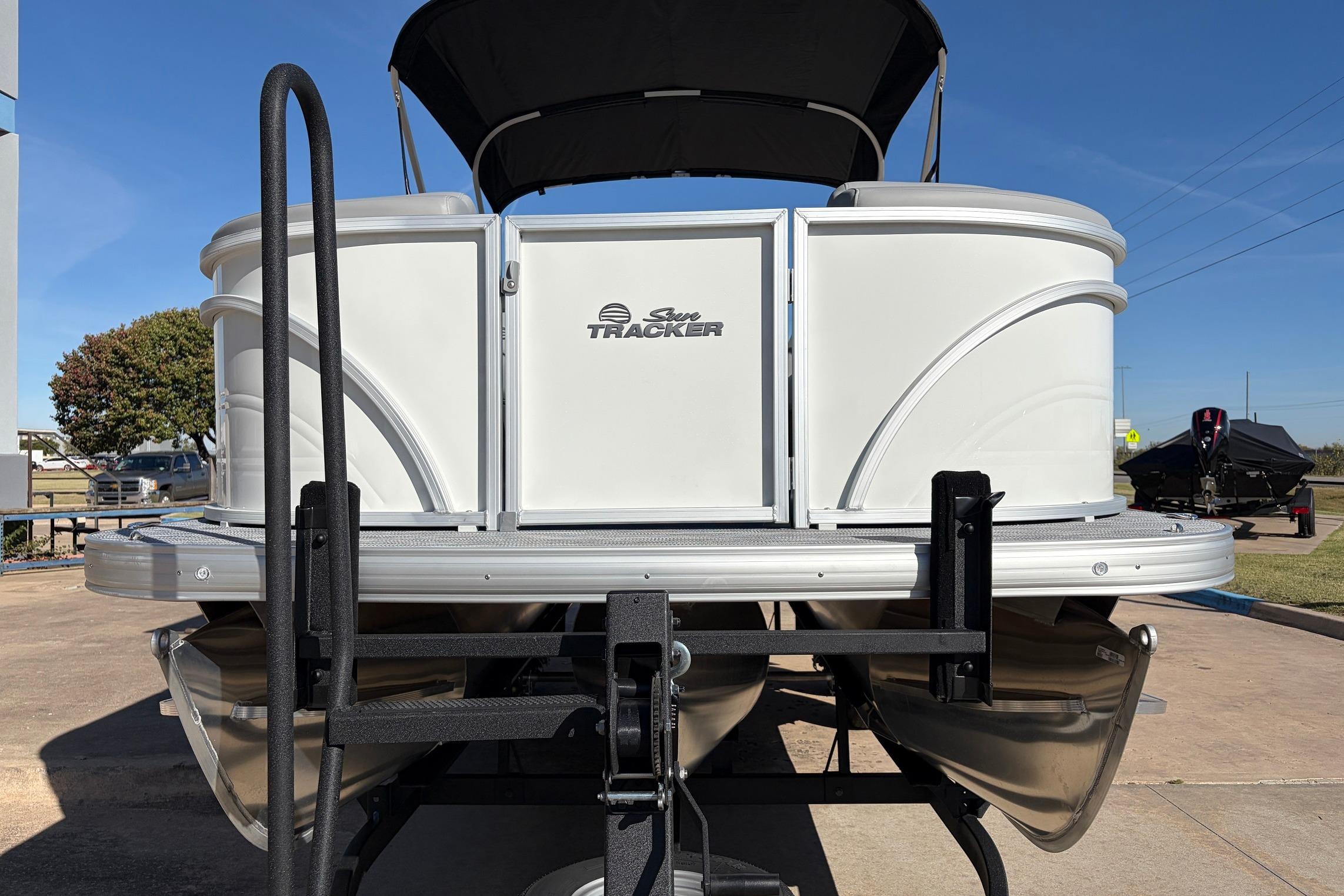 2026 Sun Tracker Party Barge 22 RF XP3