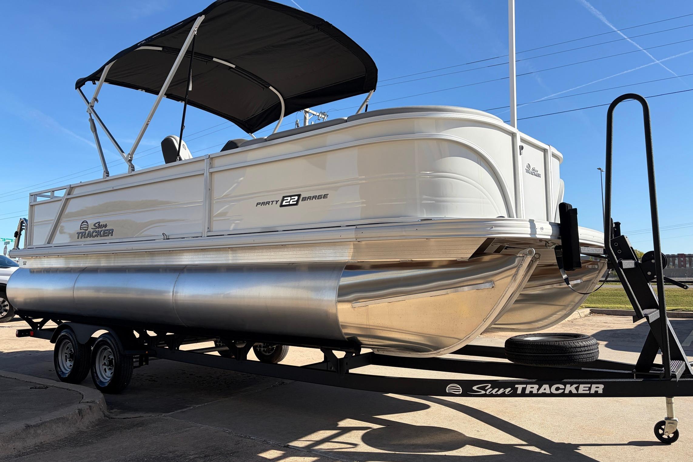 2026 Sun Tracker Party Barge 22 RF XP3