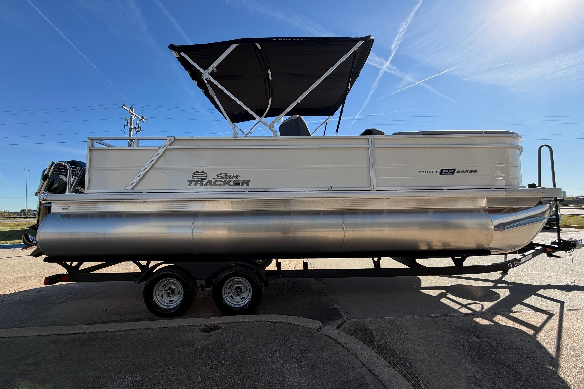 2026 Sun Tracker Party Barge 22 RF XP3