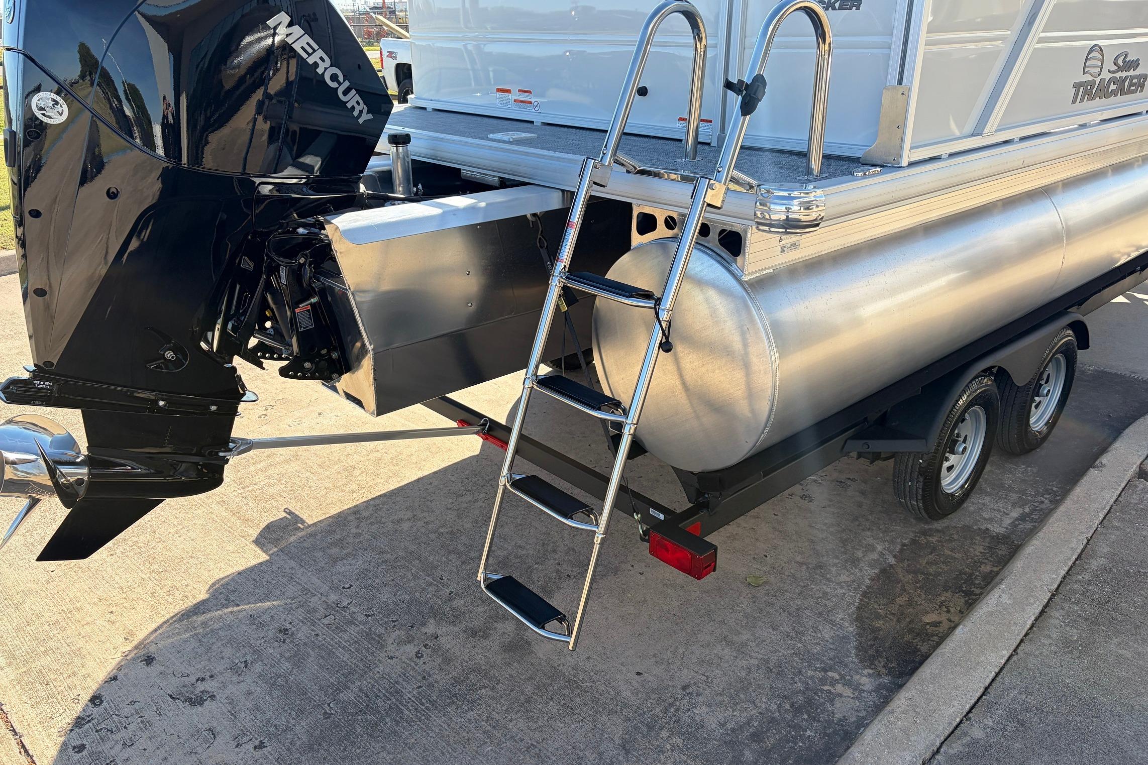 2026 Sun Tracker Party Barge 22 RF XP3