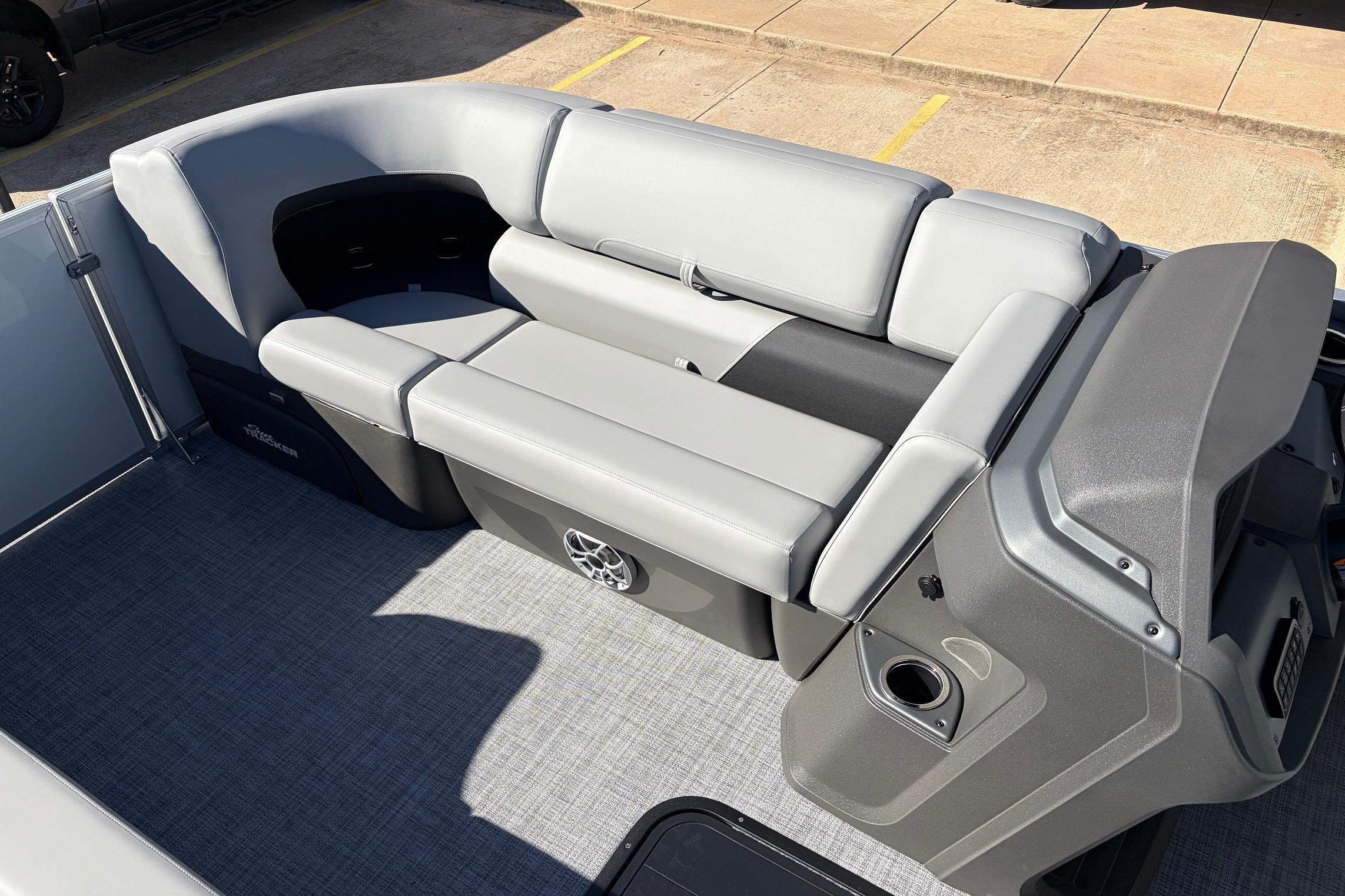 2026 Sun Tracker Party Barge 22 RF XP3