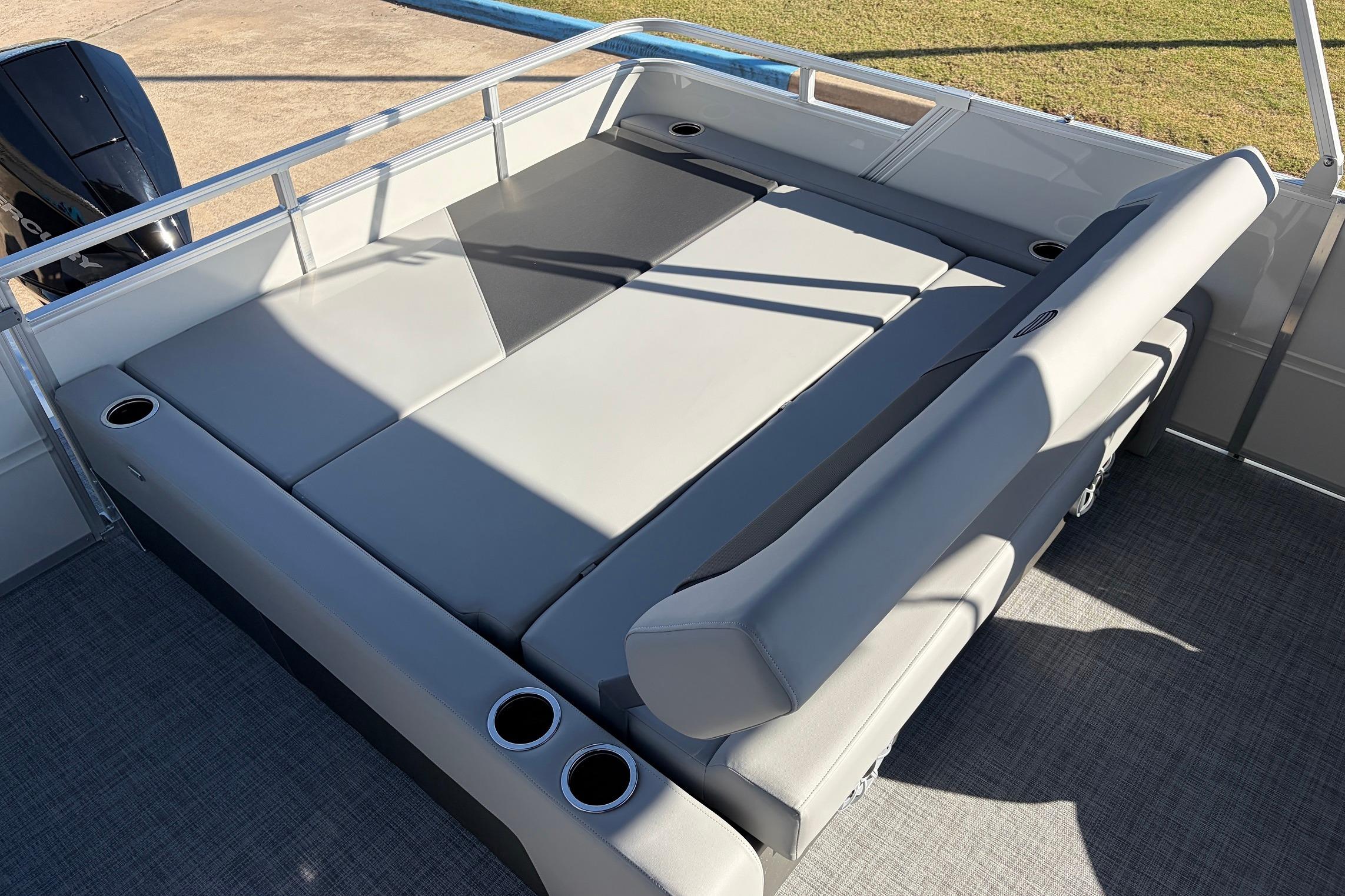 2026 Sun Tracker Party Barge 22 RF XP3