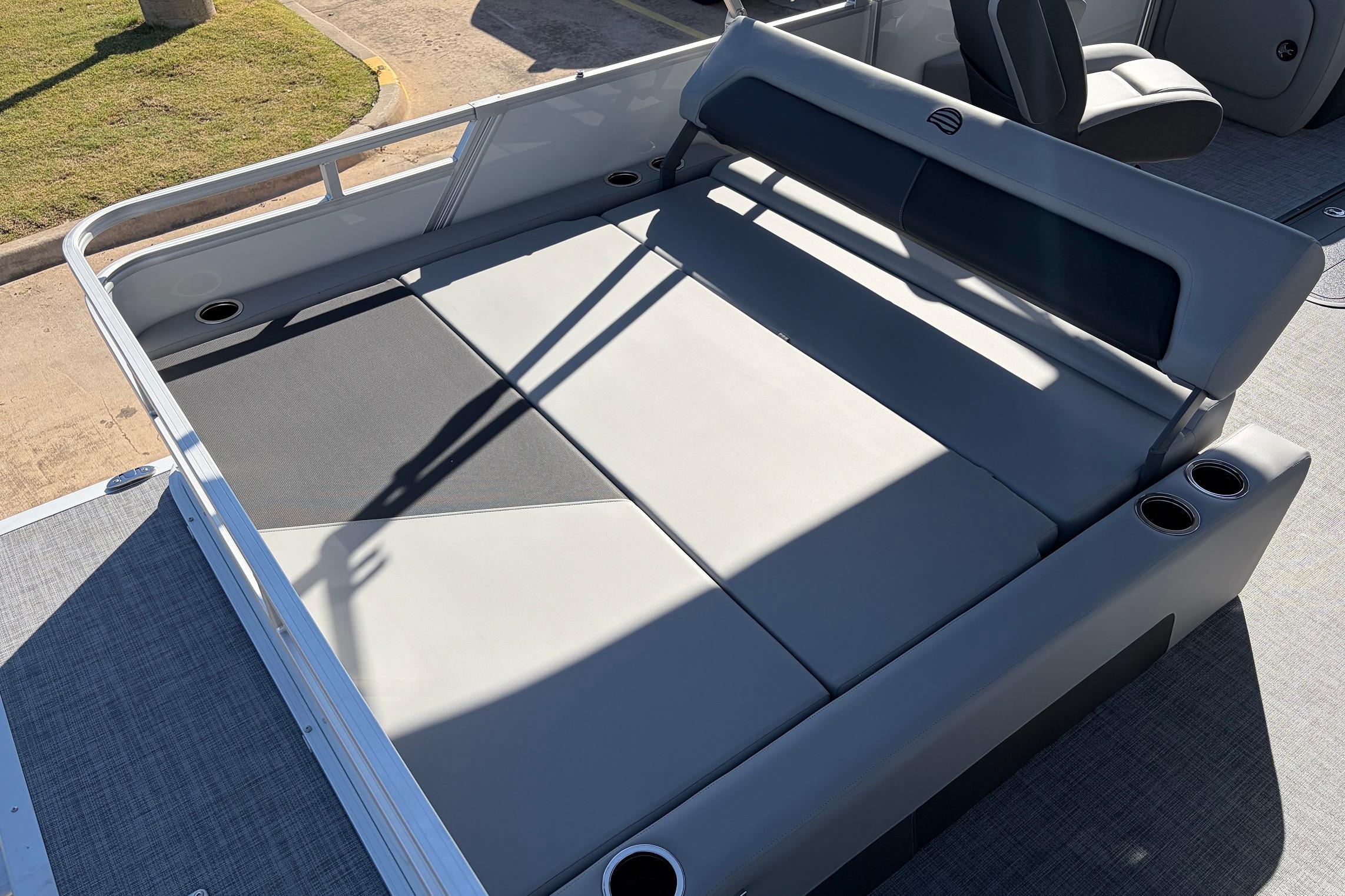 2026 Sun Tracker Party Barge 22 RF XP3