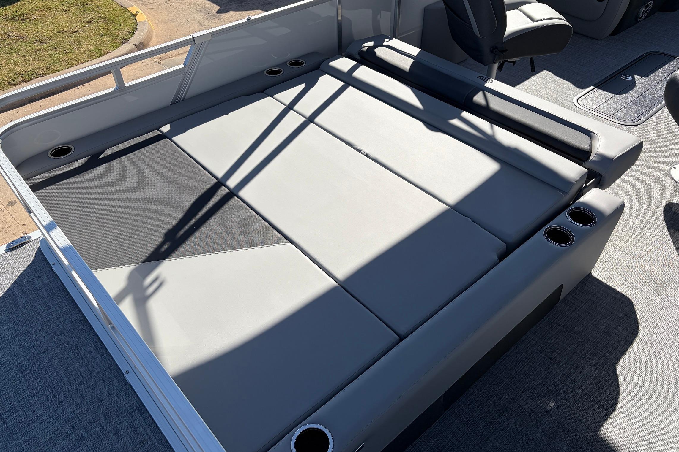 2026 Sun Tracker Party Barge 22 RF XP3