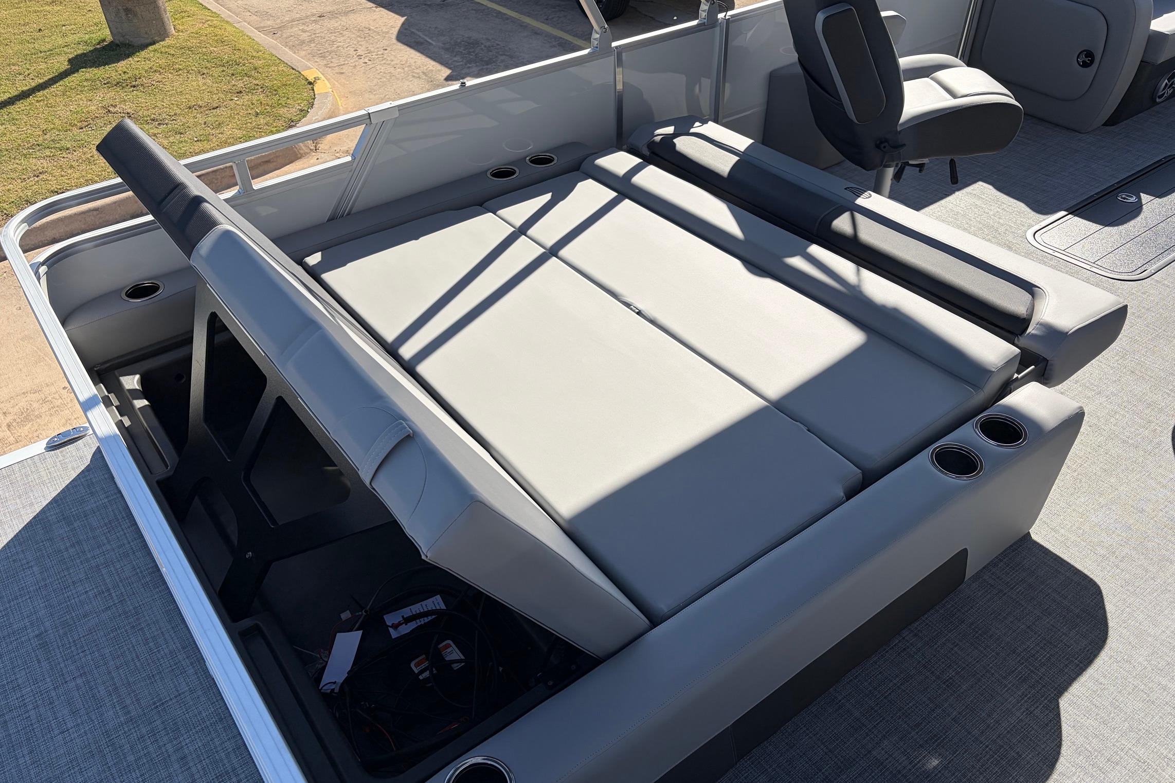 2026 Sun Tracker Party Barge 22 RF XP3