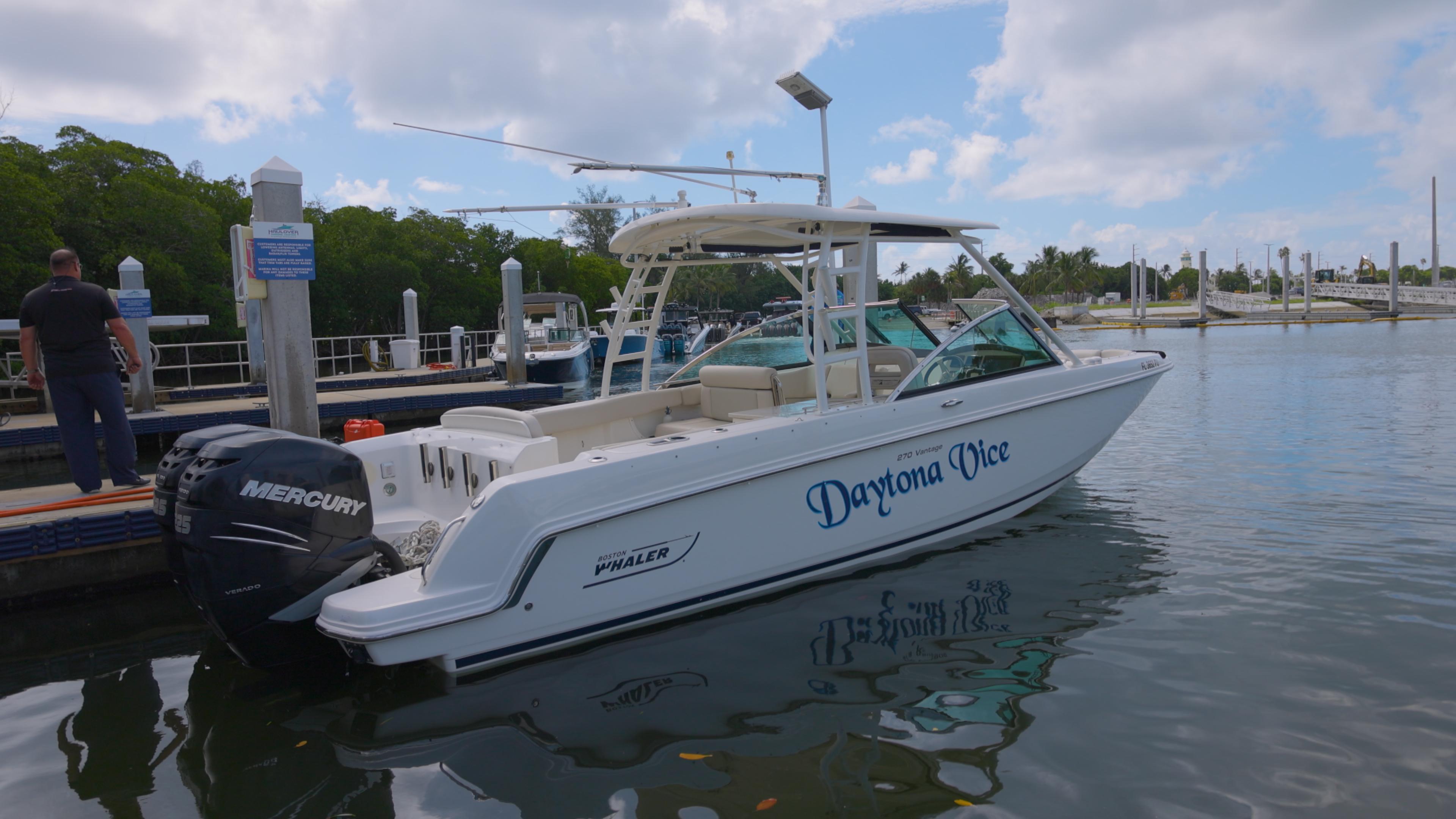 2014-boston-whaler-270-vantage-power-9526607-20240830063710355-1_XLARGE