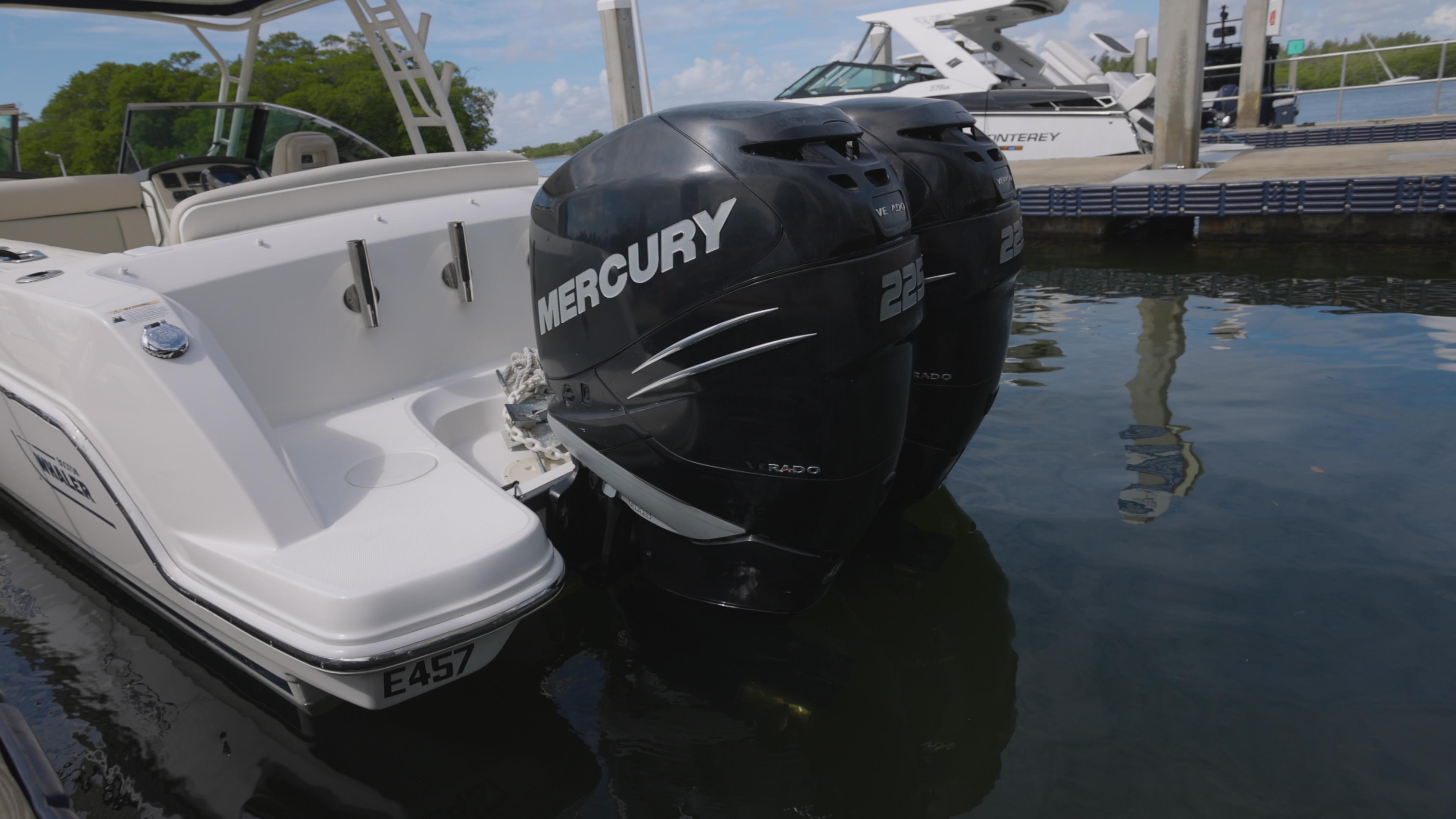 2014-boston-whaler-270-vantage-power-9526607-20240830063713271-1_XLARGE