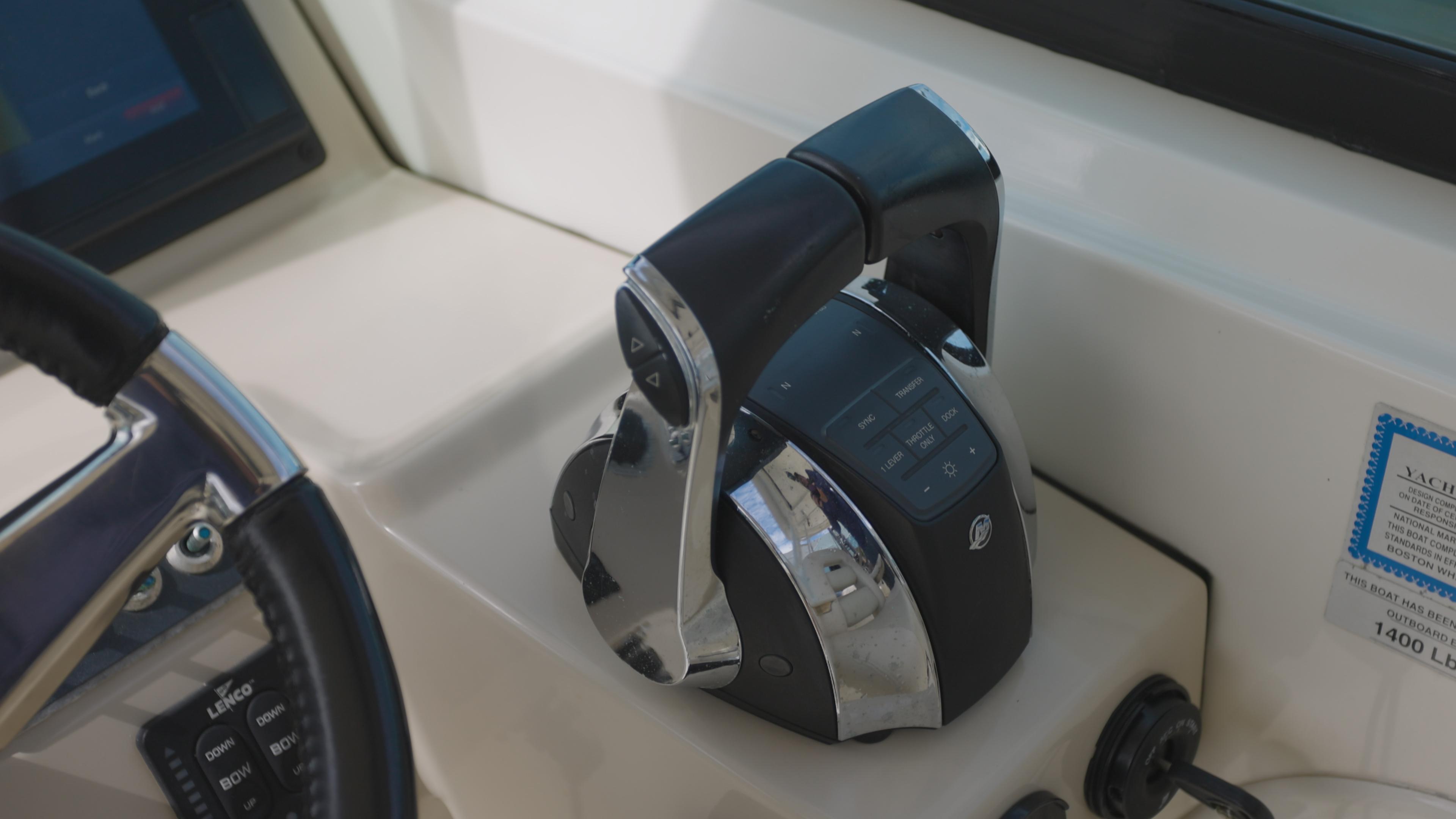 2014-boston-whaler-270-vantage-power-9526607-20240830063730225-1_XLARGE