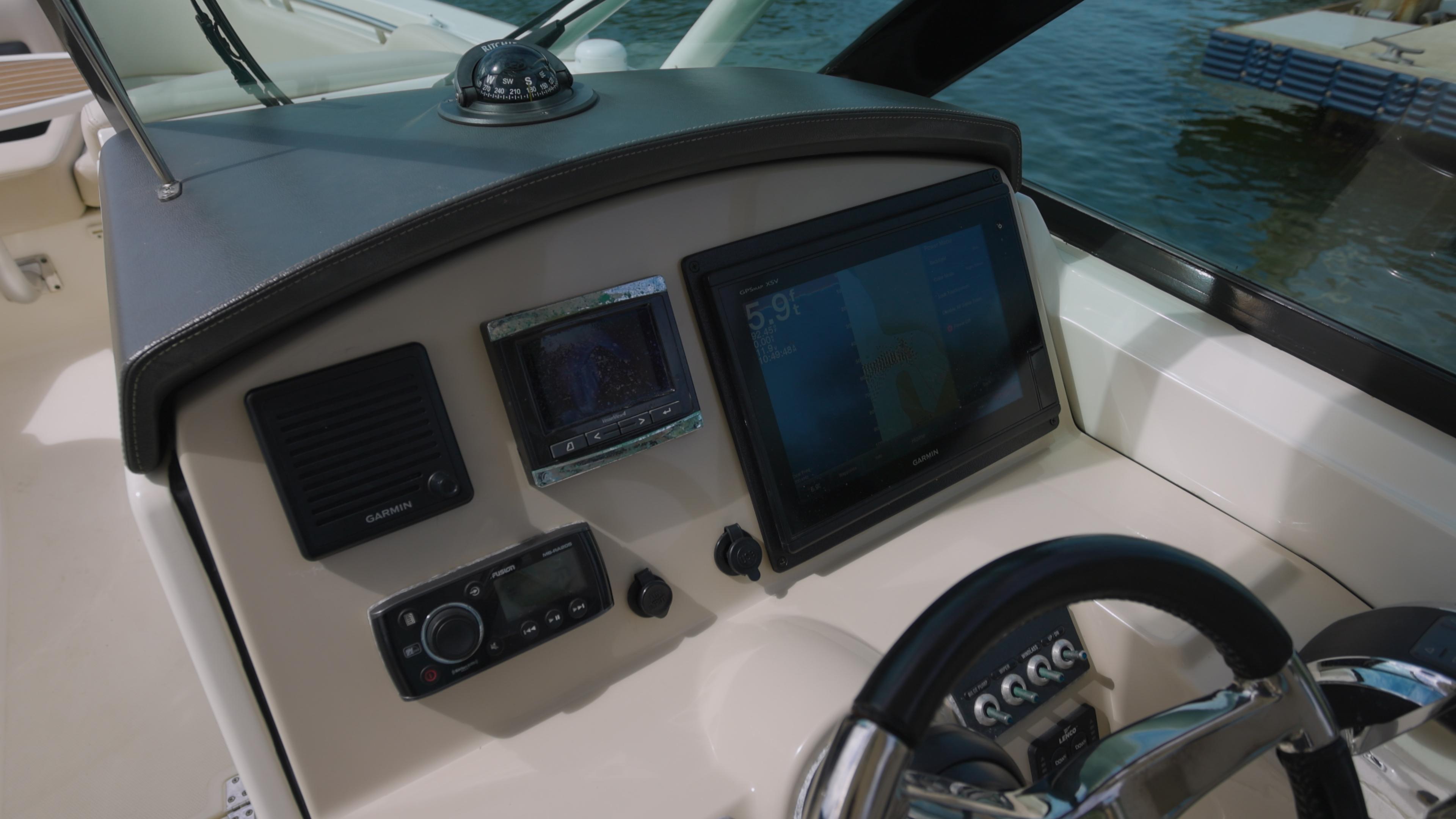 2014-boston-whaler-270-vantage-power-9526607-20240830063734314-1_XLARGE