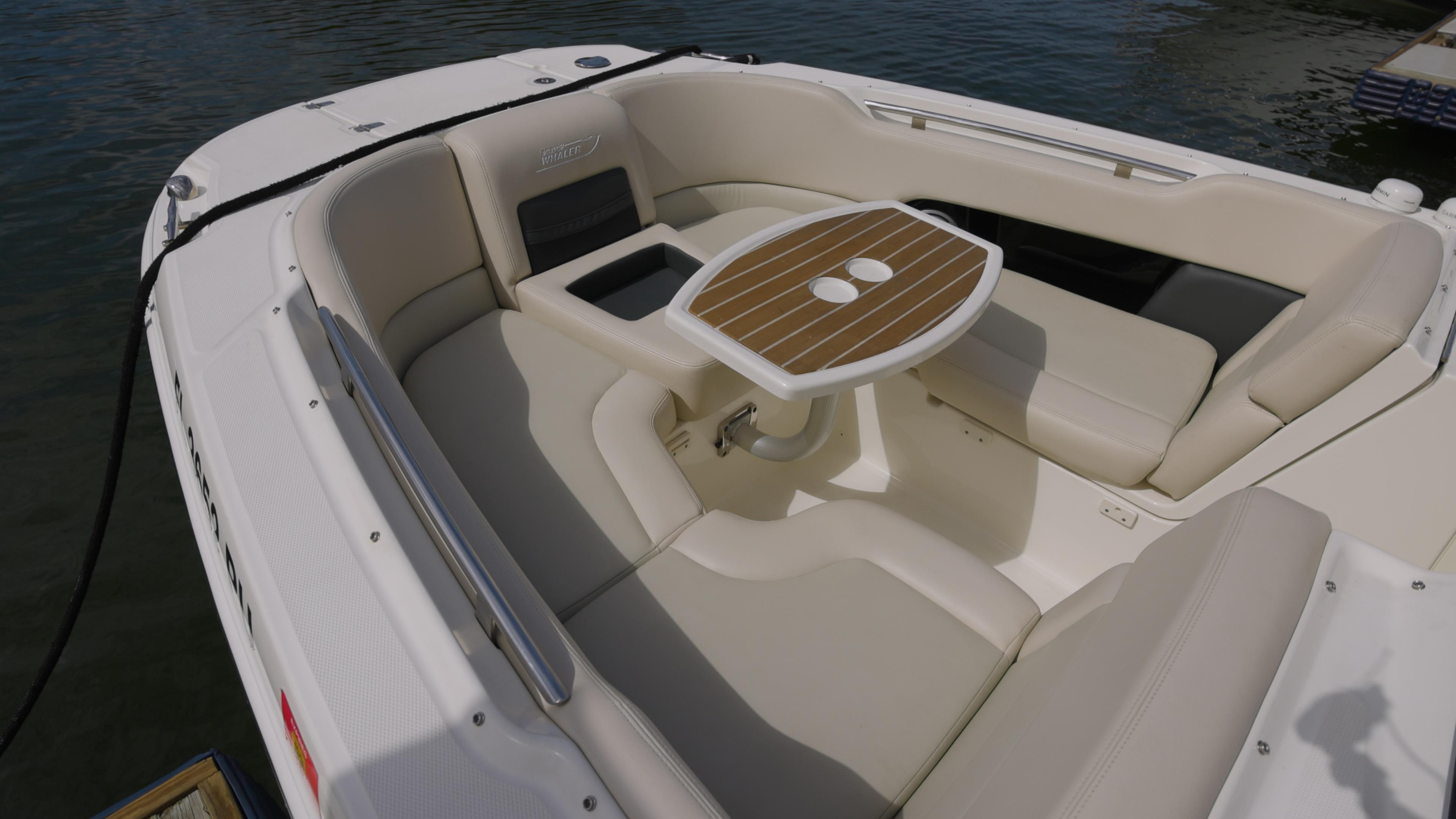 2014-boston-whaler-270-vantage-power-9526607-20240830063743238-1_XLARGE