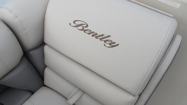 2021 Bentley boat for sale, model of the boat is Elite 223 Swingback (Full Tube) & Image # 39 of 57