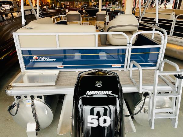2022 Sun Tracker boat for sale, model of the boat is BASS BUGGY 16 XL SELECT & Image # 4 of 8