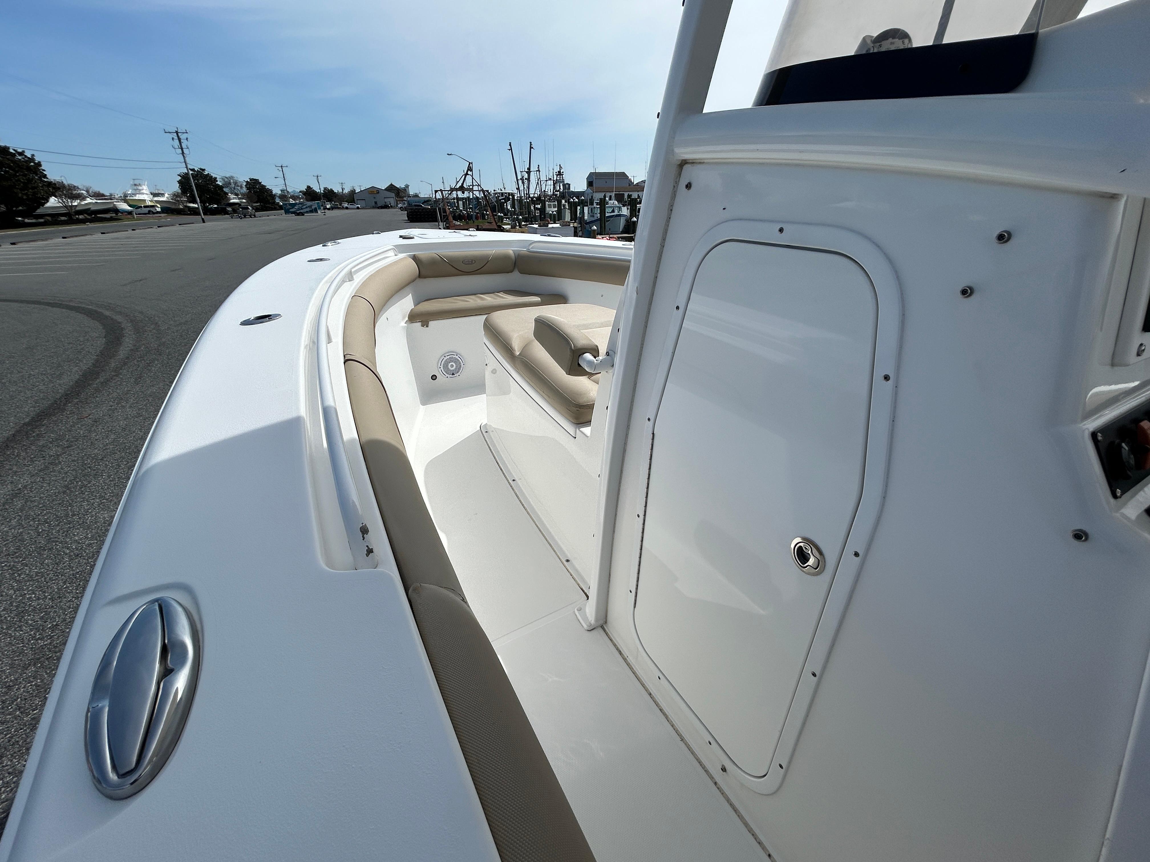 2015-sea-hunt-gamefish-30-with-coffin-box-power-9716678-20250403064237325-1_XLARGE