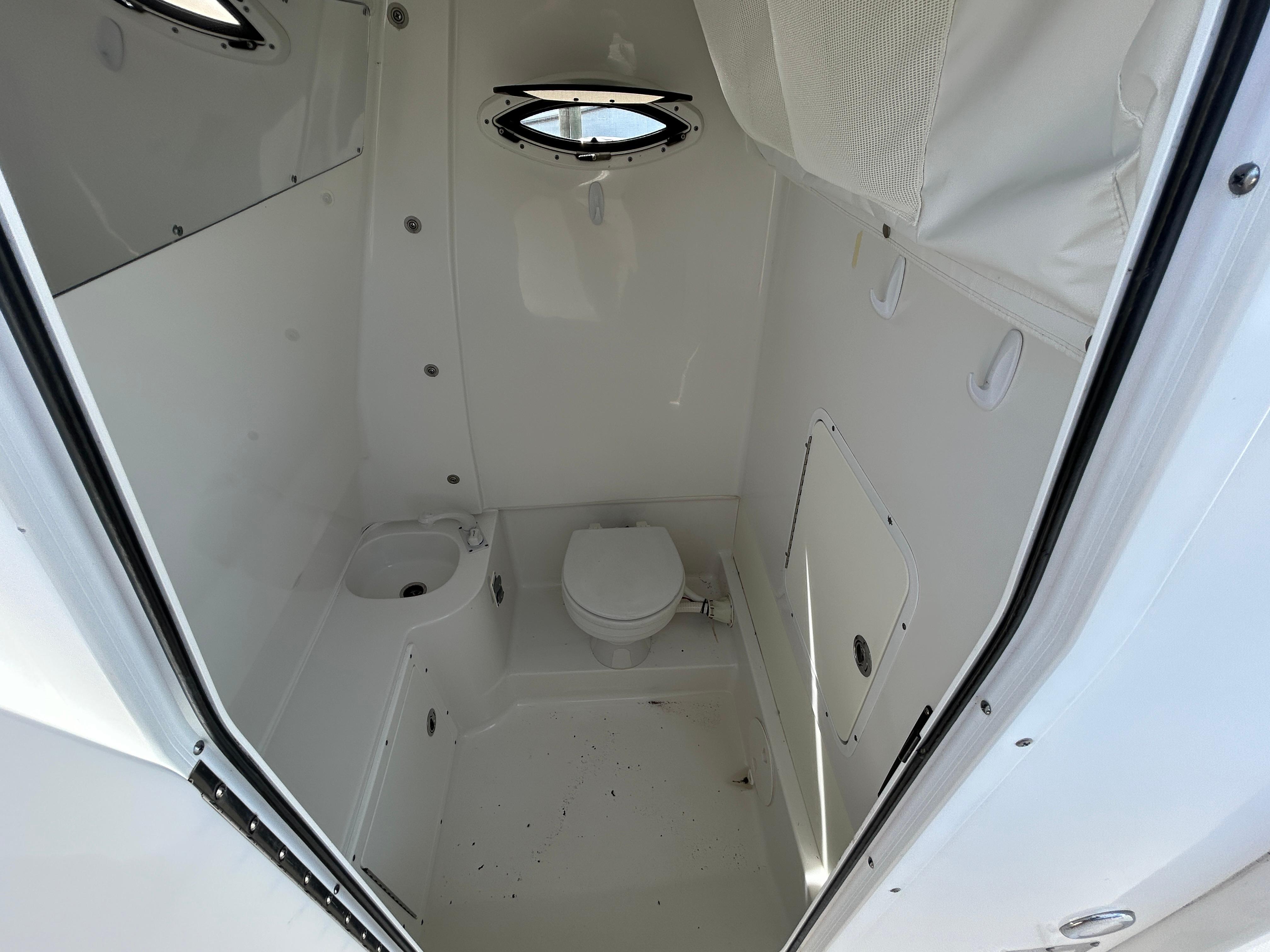 2015-sea-hunt-gamefish-30-with-coffin-box-power-9716678-20250403064241211-1_XLARGE
