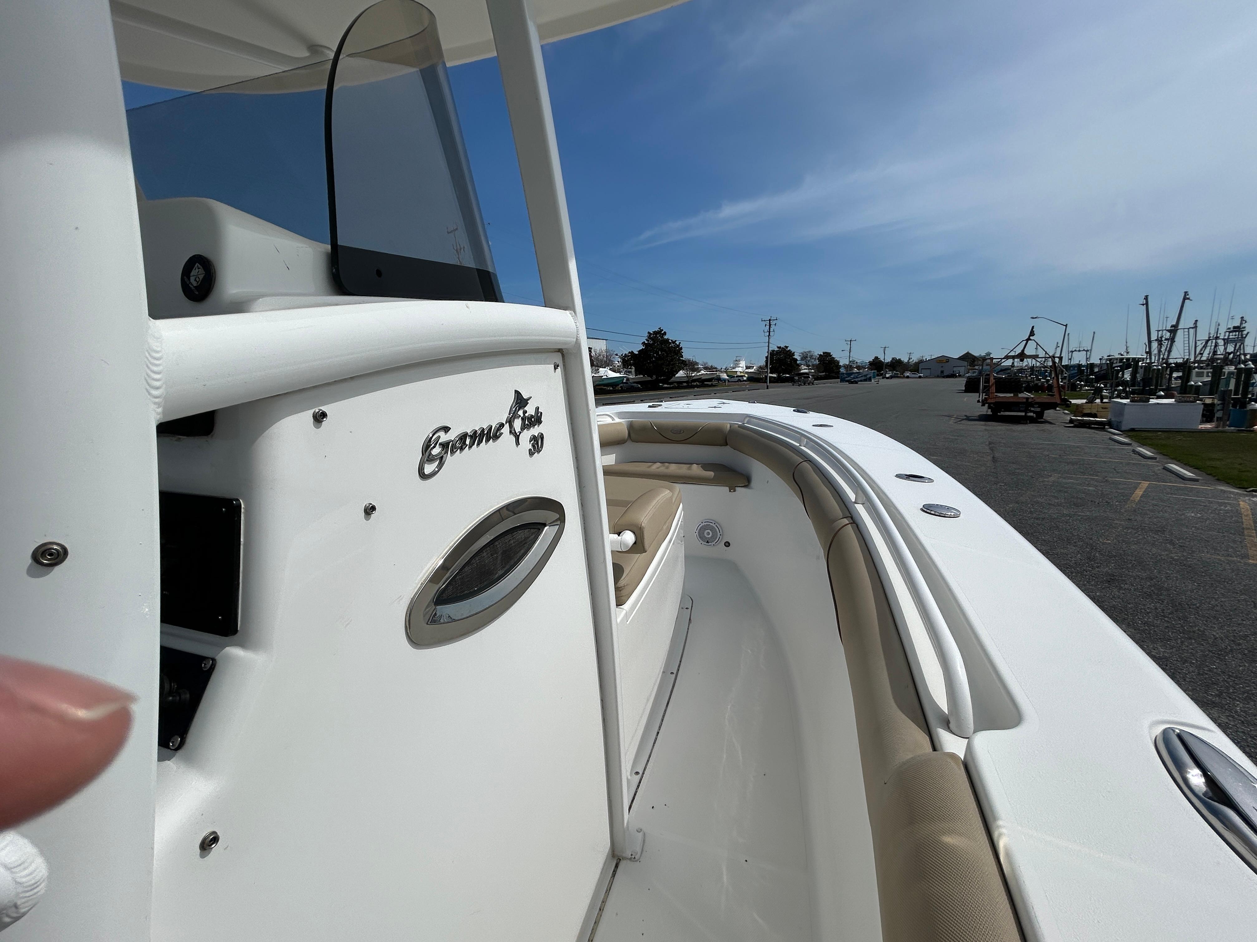 2015-sea-hunt-gamefish-30-with-coffin-box-power-9716678-20250403064307359-1_XLARGE