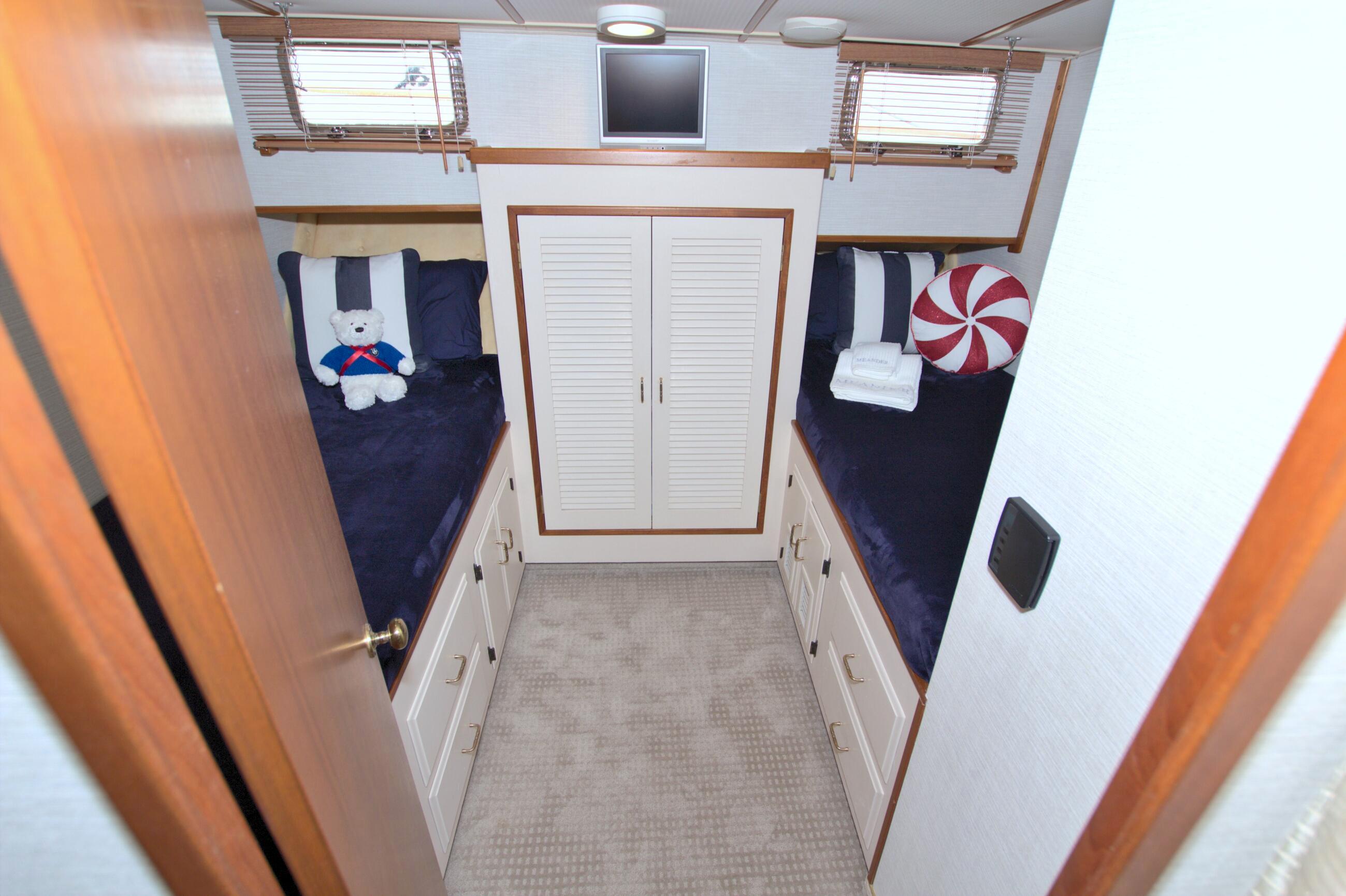 Tollycraft-61 Pilothouse Motor Yacht 1989-Brown FL-US-9206681 | Thumbnail