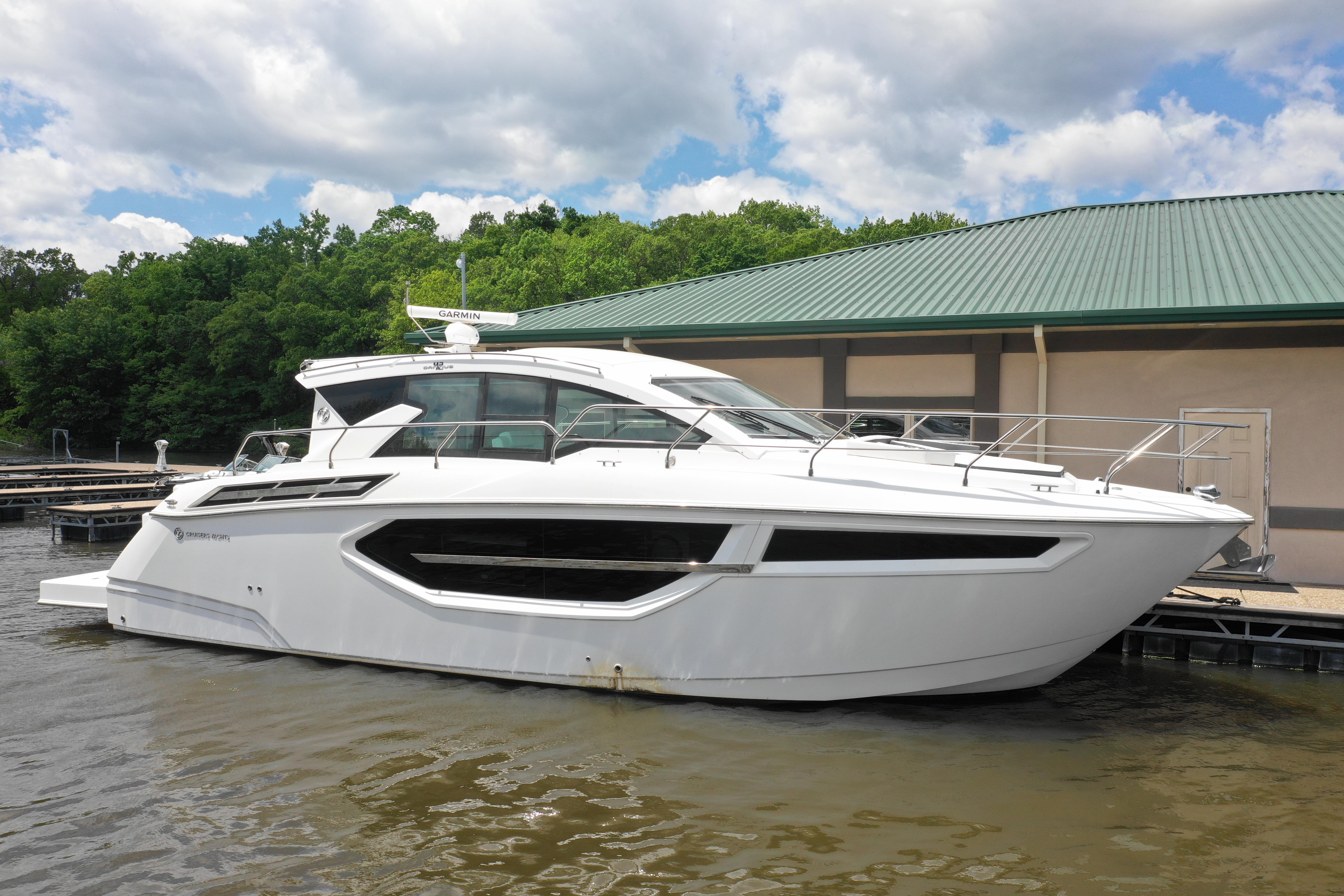 2019-cruisers-yachts-42-cantius-power-9716682-20250503110842794-1_XLARGE