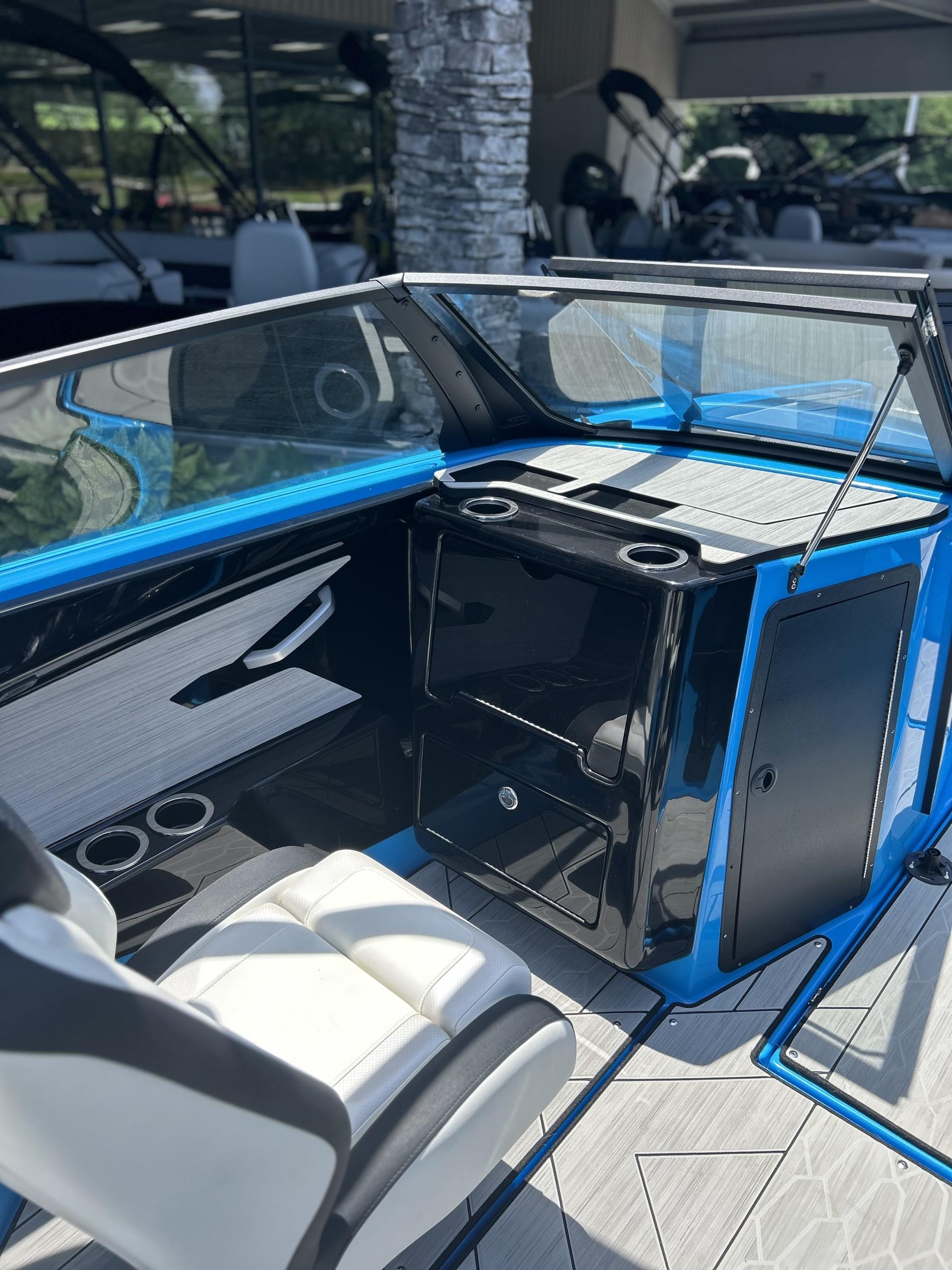 2023 Yamaha Boats 222 XD interior with sleek design and modern features.