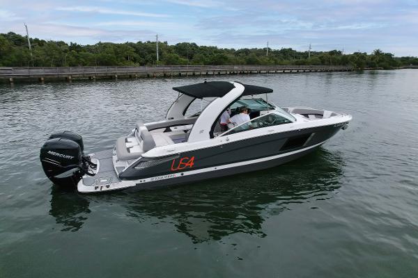 30' Four Winns, Listing Number 100914313, - Photo No. 1